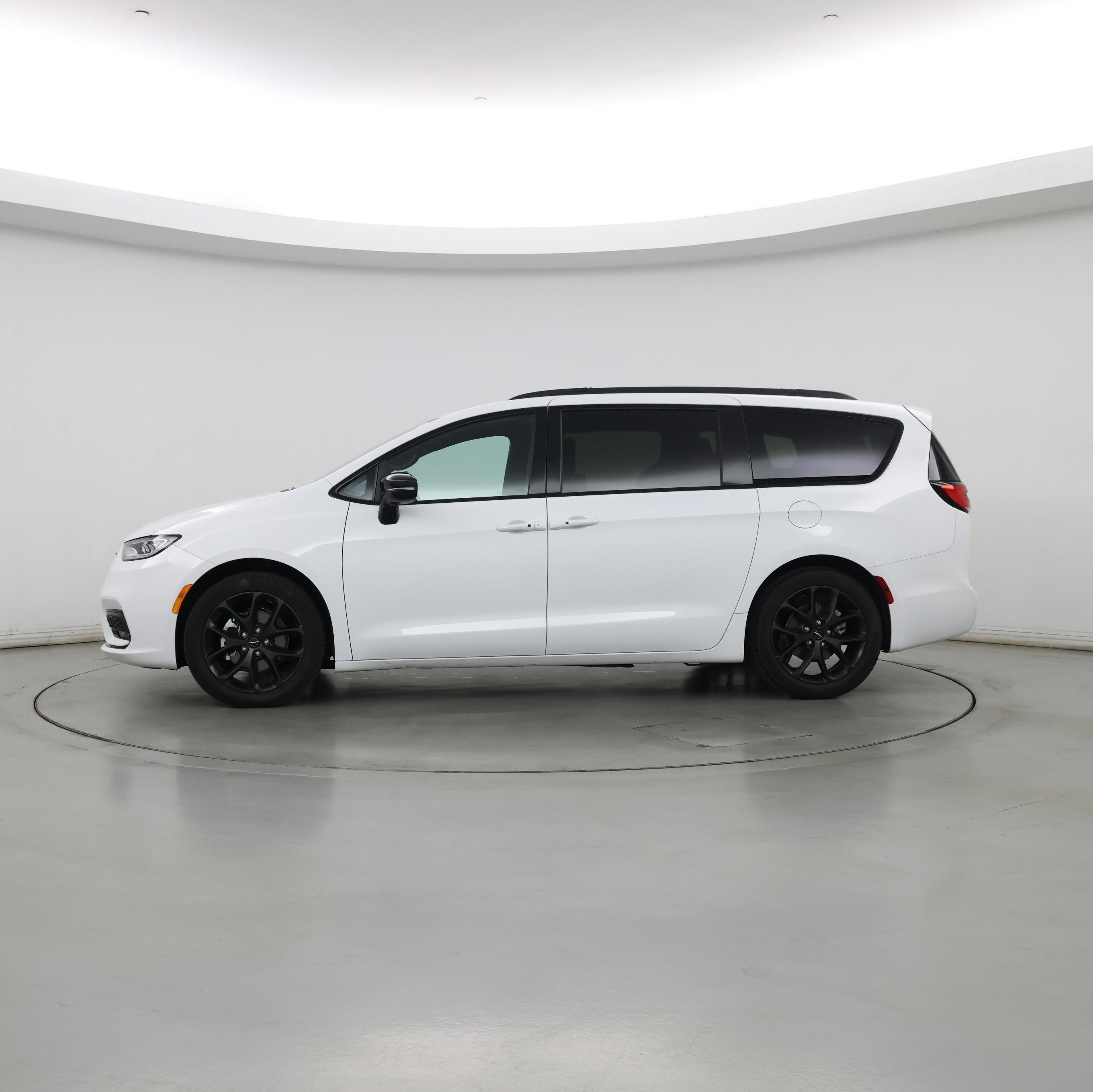 Thumbnail: 2024 Chrysler Pacifica - 3