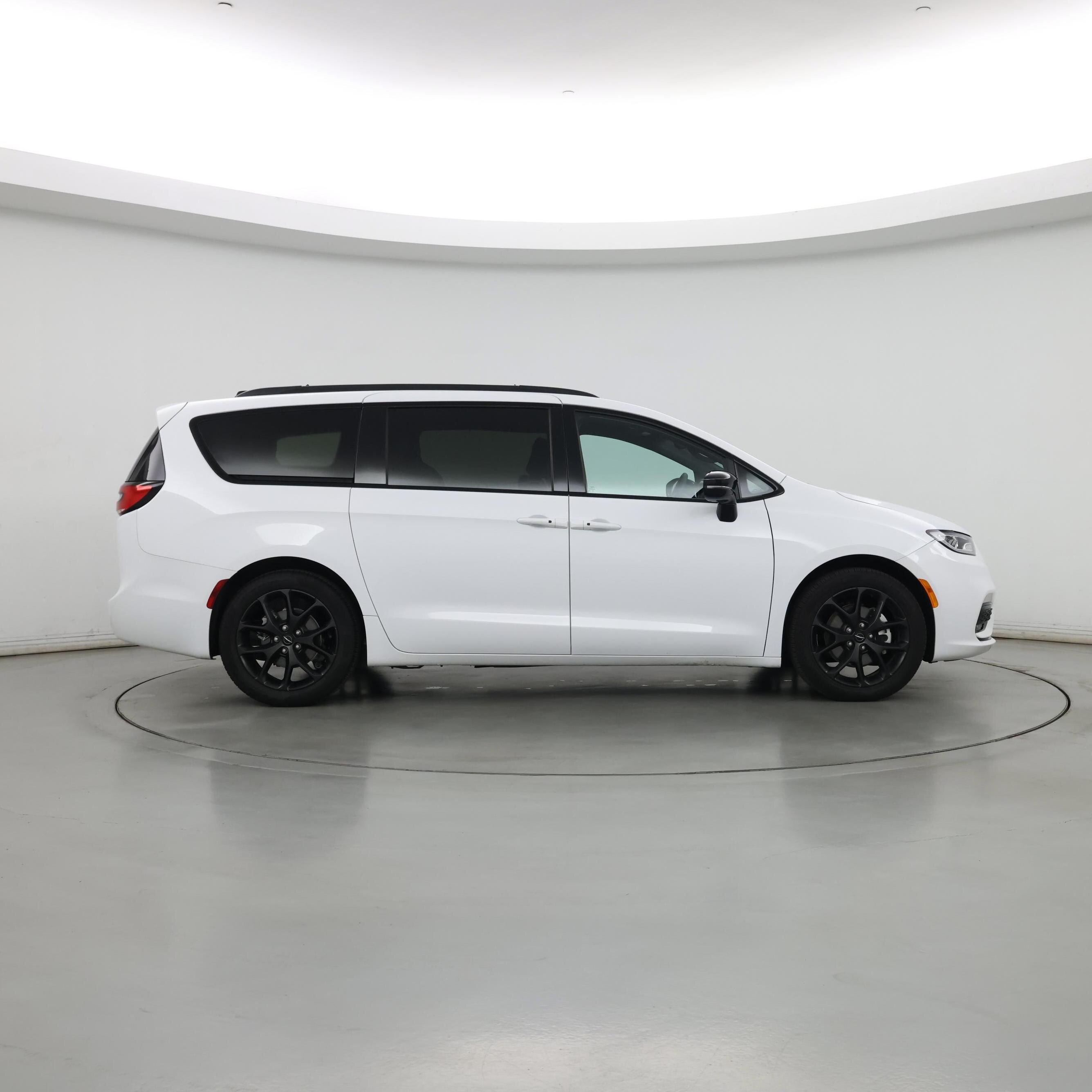 Thumbnail: 2024 Chrysler Pacifica - 7