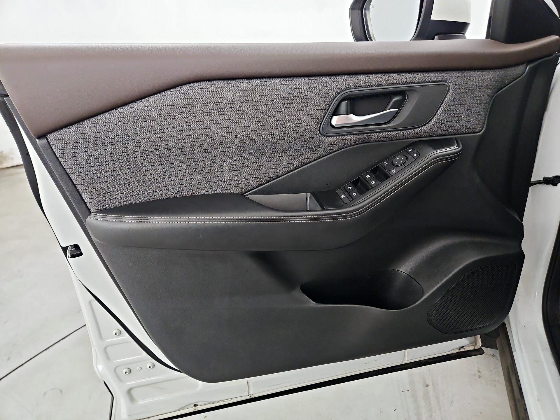 Thumbnail: 2021 Nissan Rogue - 12