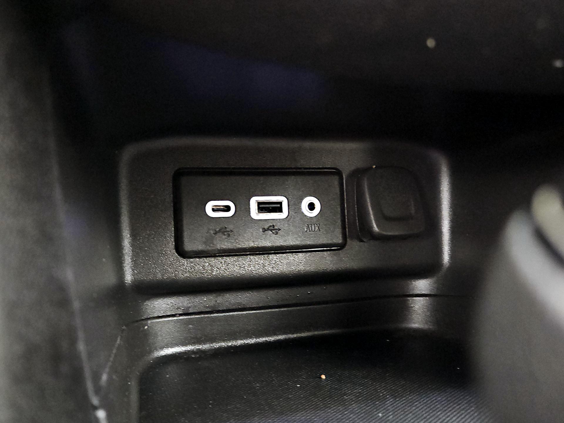 Thumbnail: 2020 Chevrolet Equinox - 18