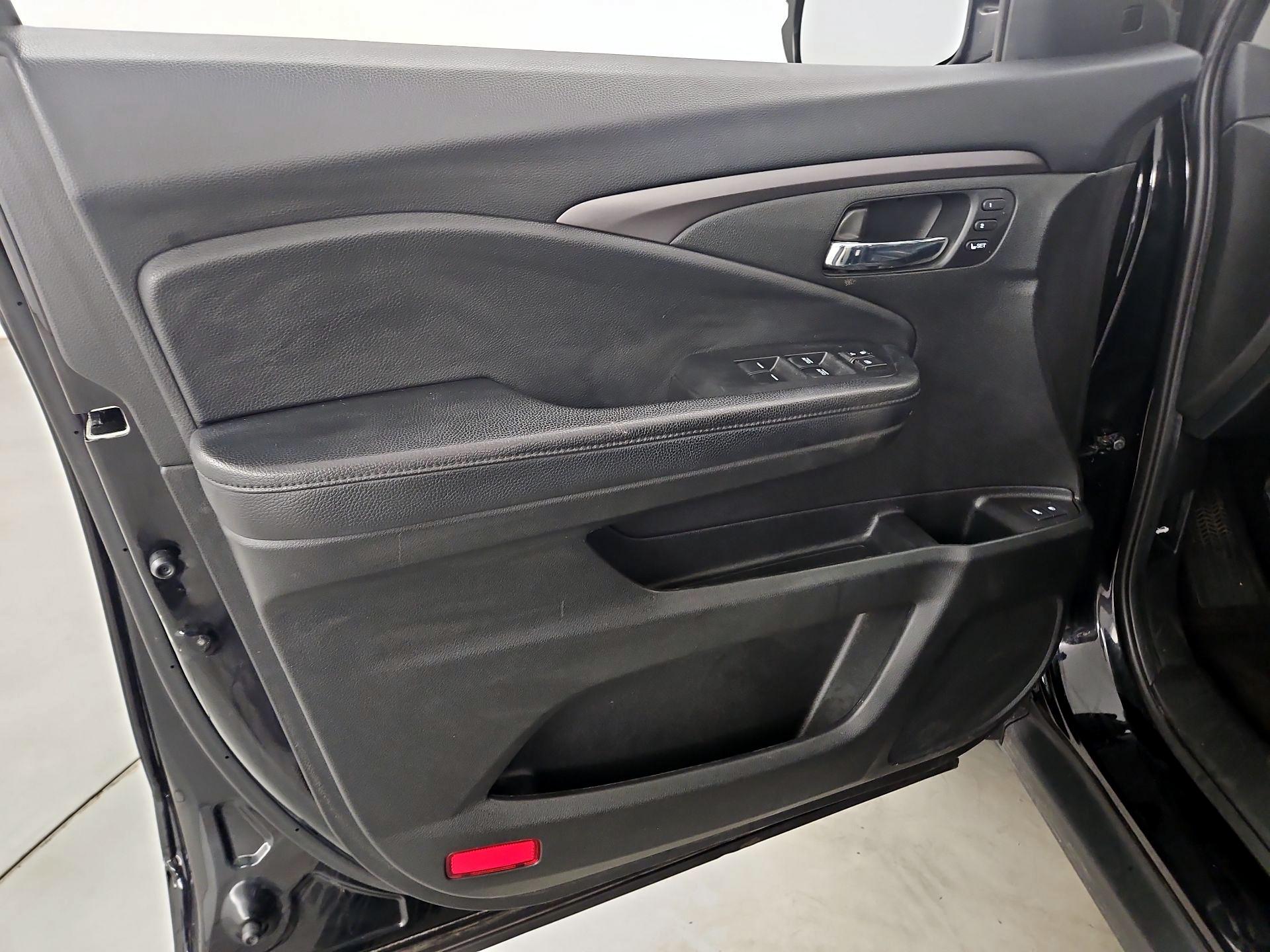 Thumbnail: 2020 Honda Pilot - 12