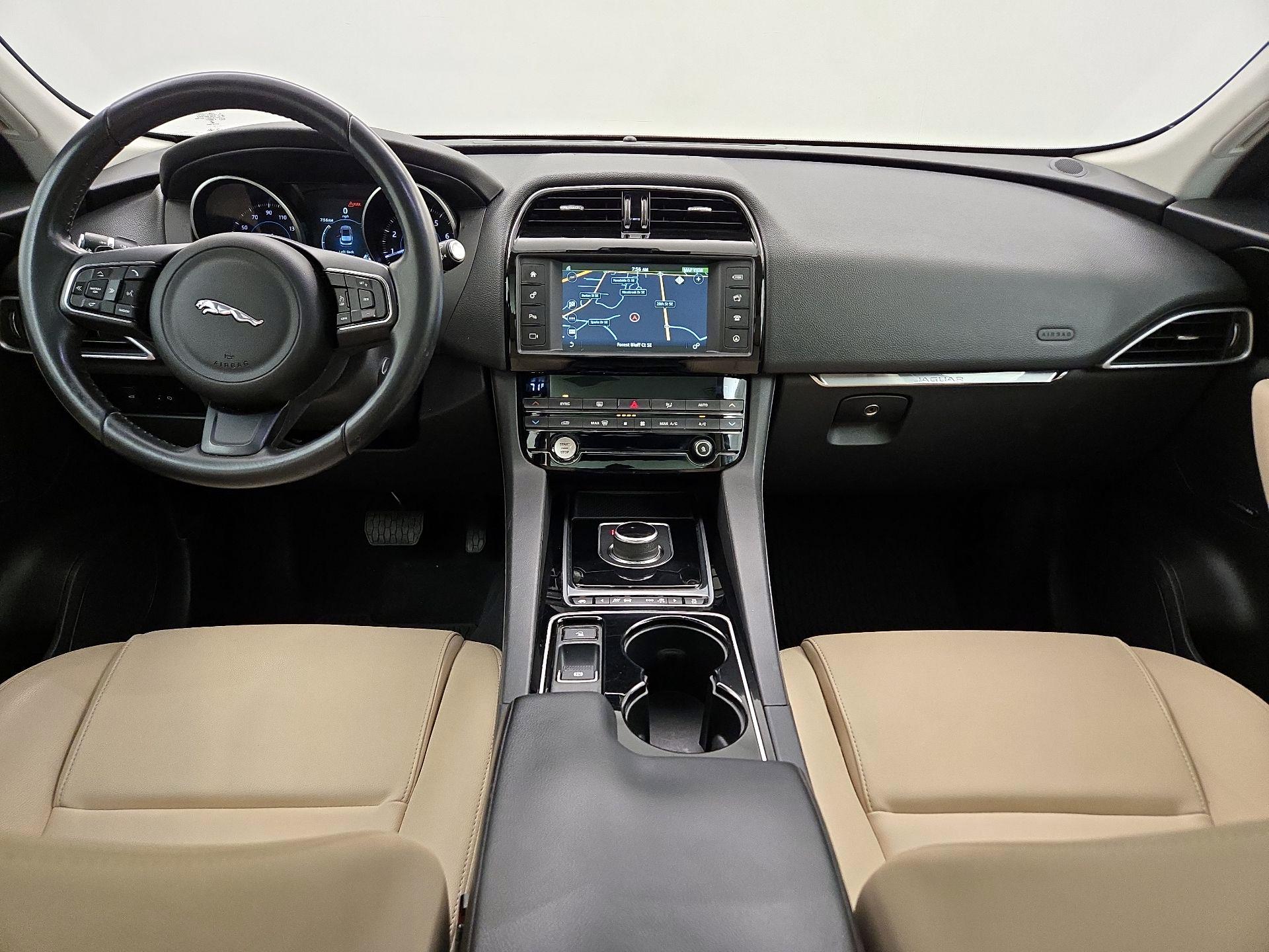 Thumbnail: 2017 Jaguar F-Pace - 9