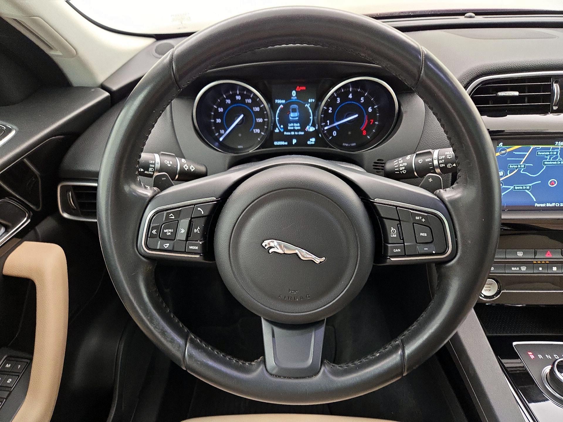 Thumbnail: 2017 Jaguar F-Pace - 10