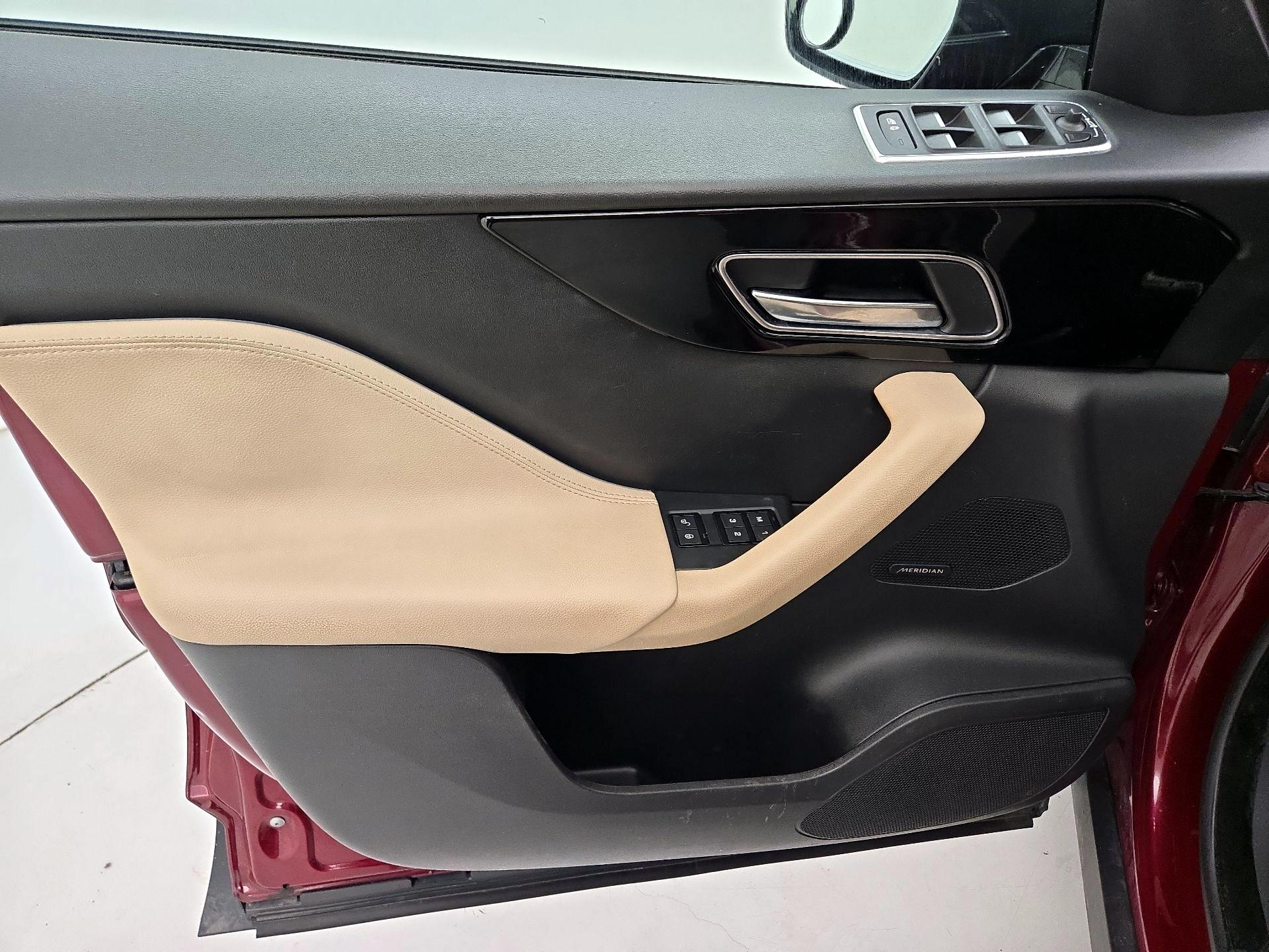 Thumbnail: 2017 Jaguar F-Pace - 12