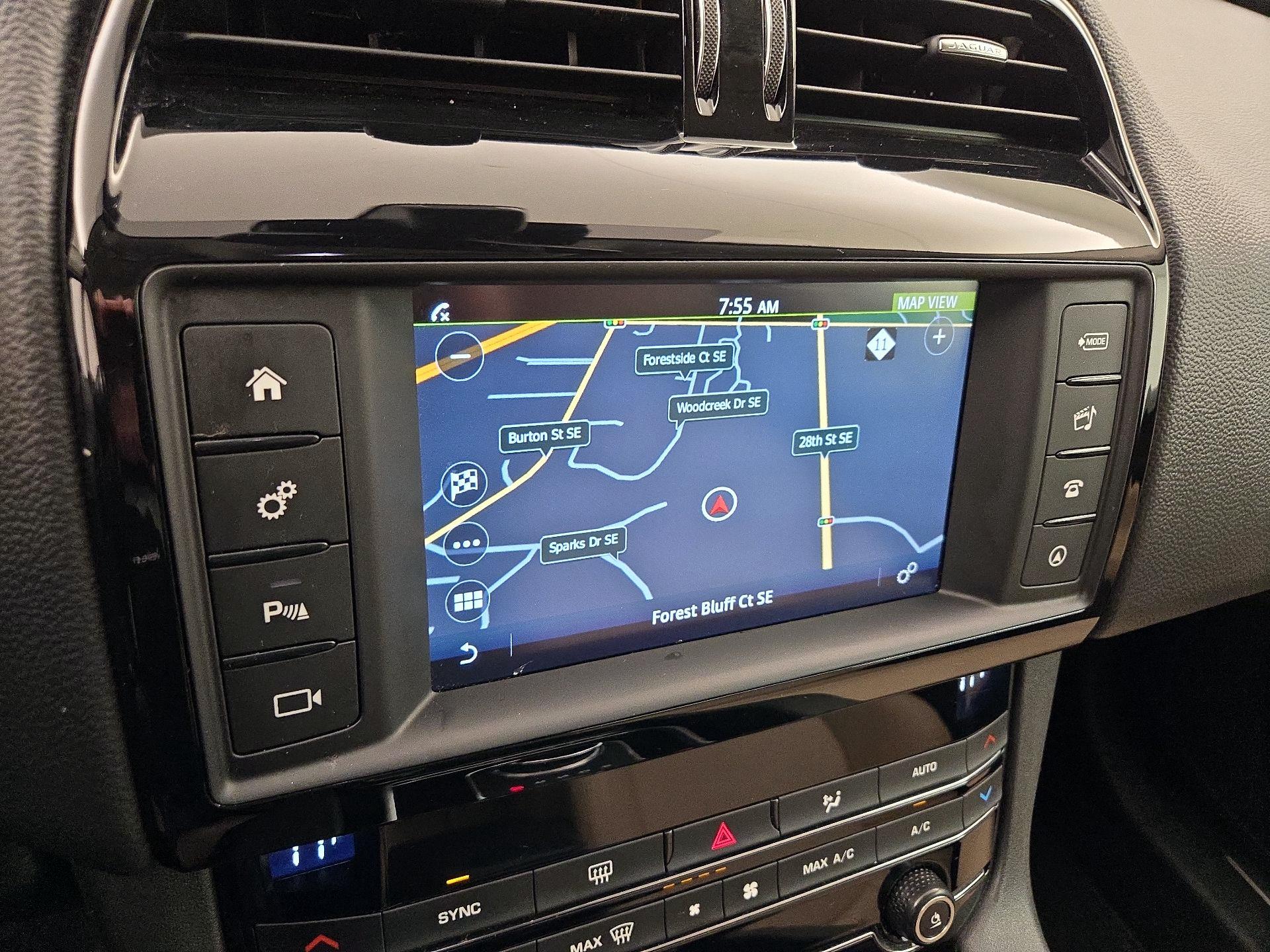 Thumbnail: 2017 Jaguar F-Pace - 14