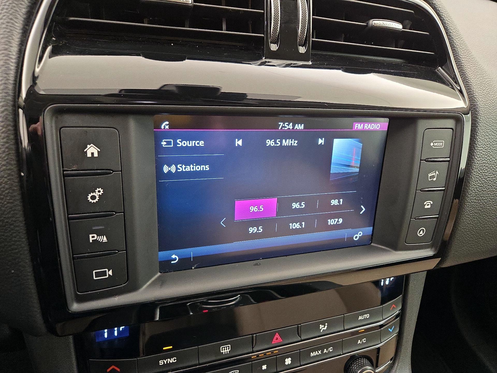 Thumbnail: 2017 Jaguar F-Pace - 16