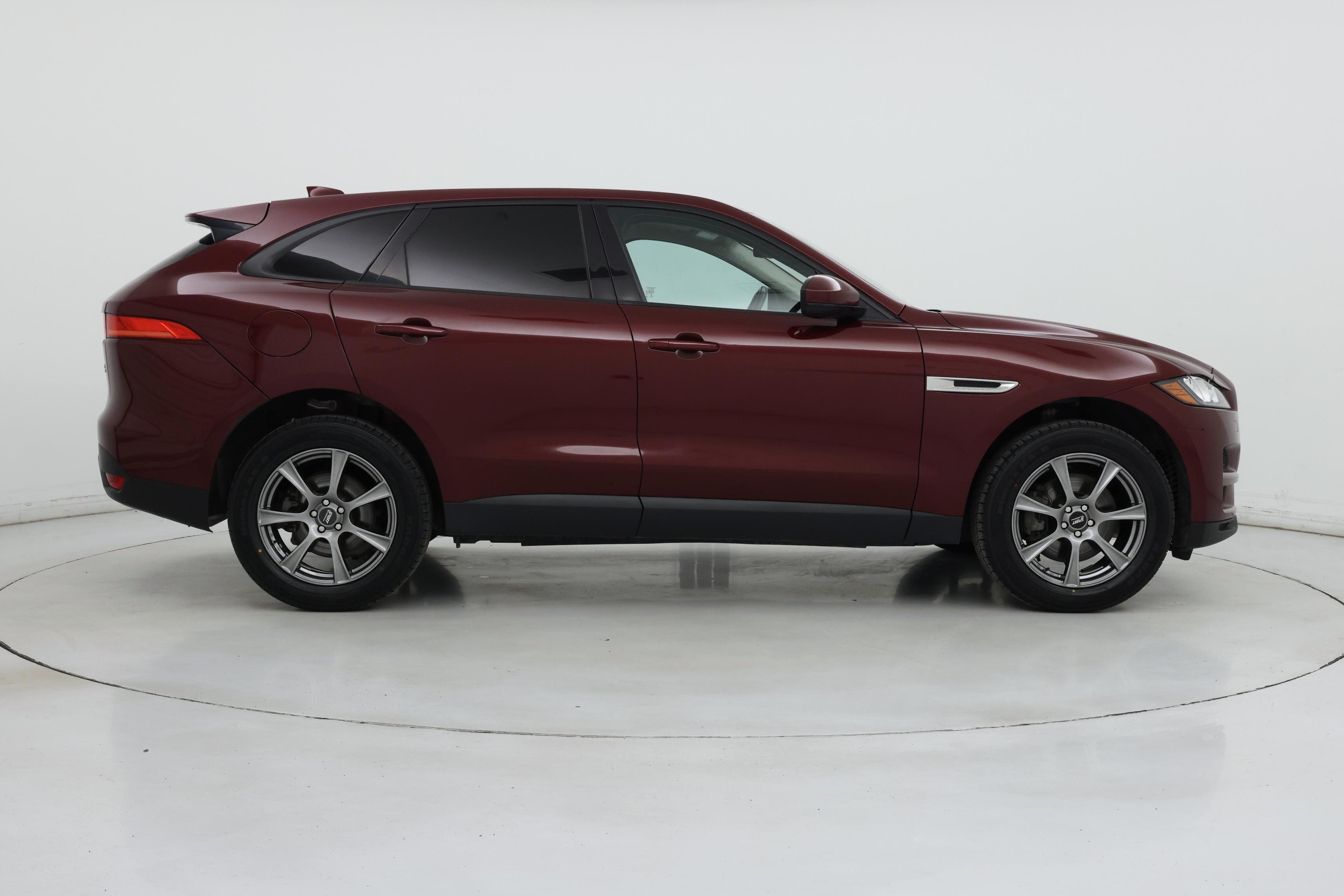 Thumbnail: 2017 Jaguar F-Pace - 7