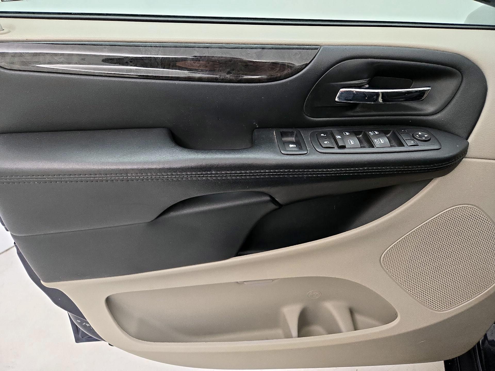 Thumbnail: 2017 Dodge Grand Caravan - 12