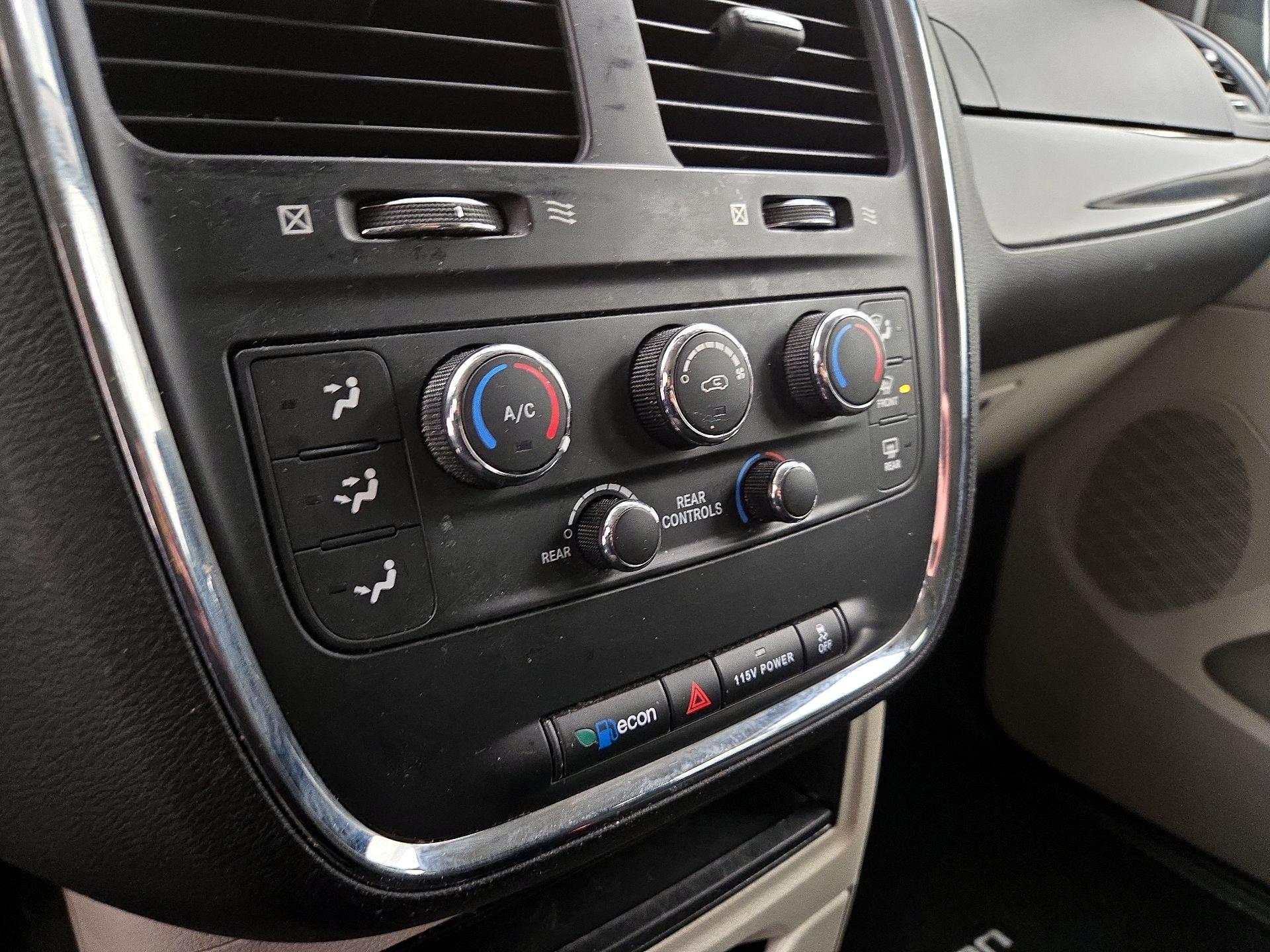 Thumbnail: 2017 Dodge Grand Caravan - 16