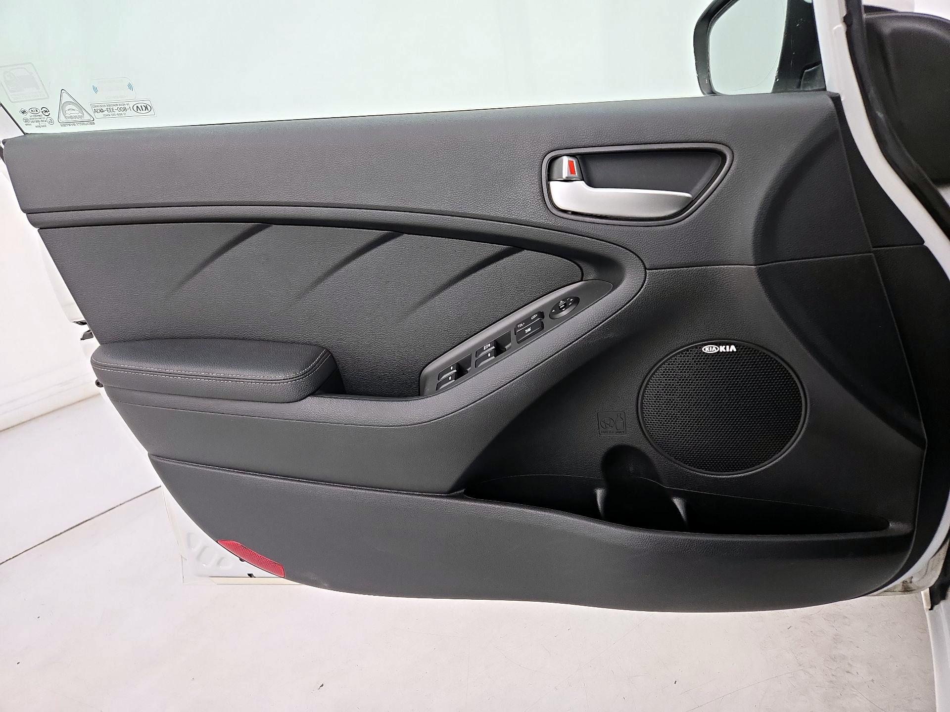 Thumbnail: 2018 Kia Forte - 12