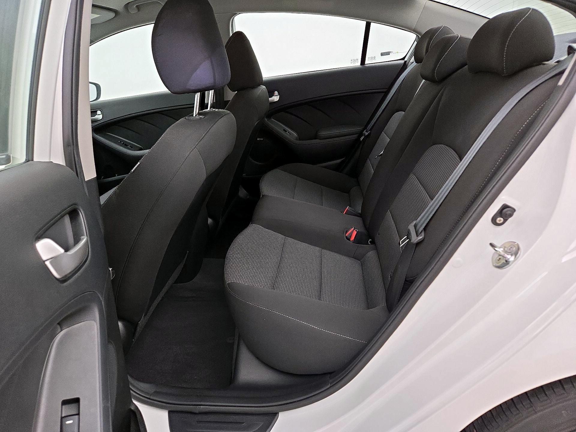 Thumbnail: 2018 Kia Forte - 19