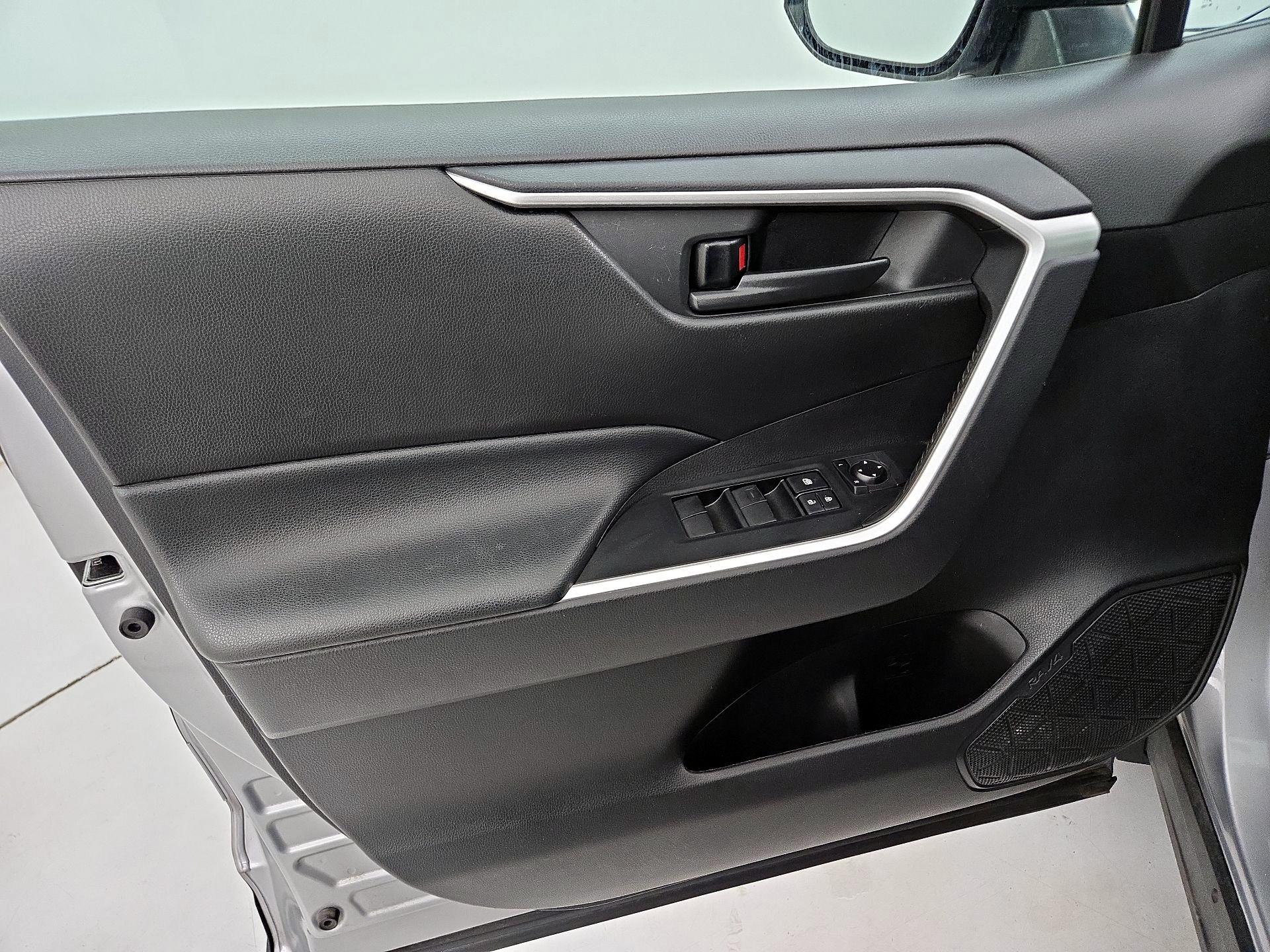 Thumbnail: 2021 Toyota RAV4 - 12