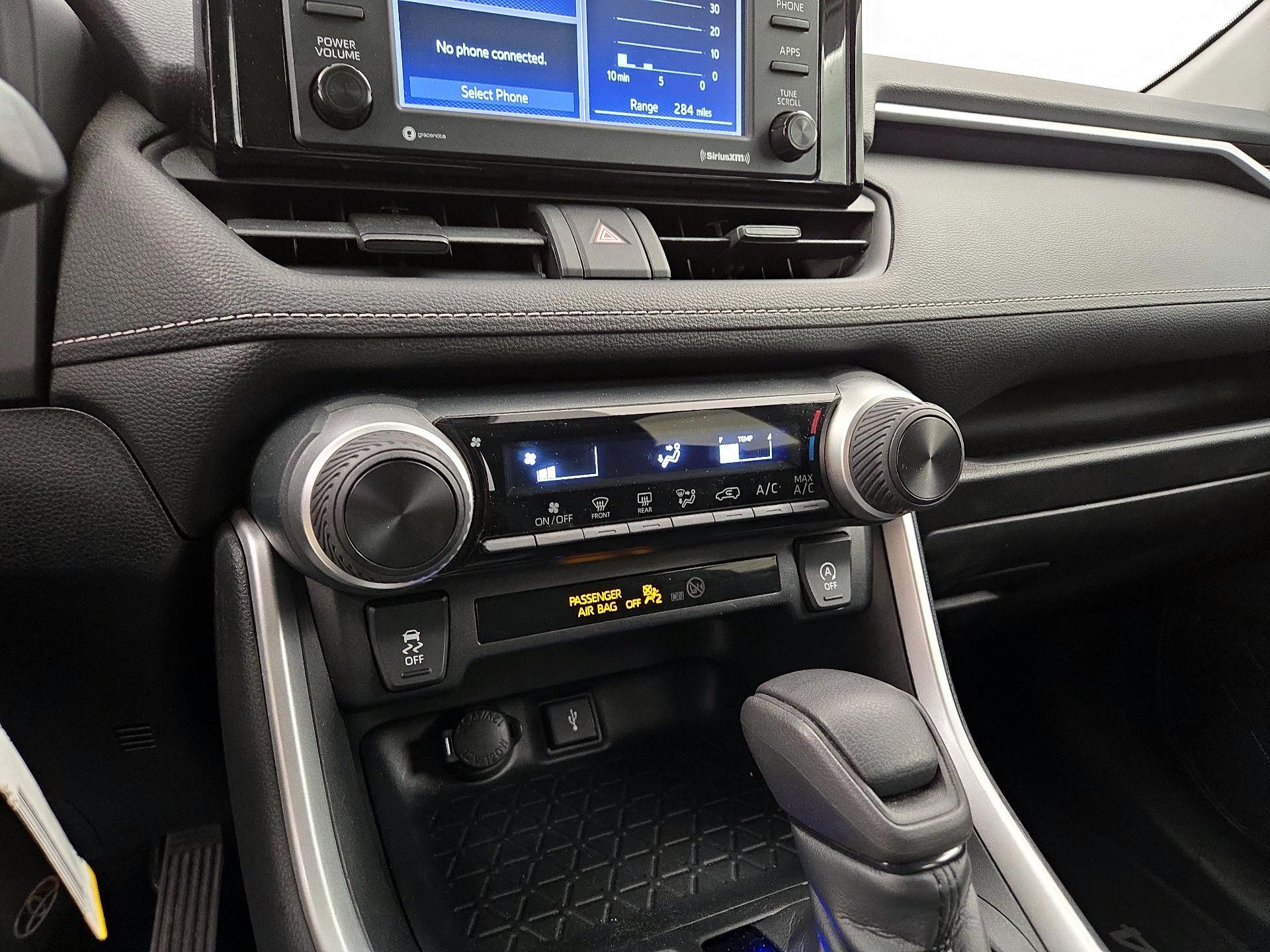 Thumbnail: 2021 Toyota RAV4 - 16