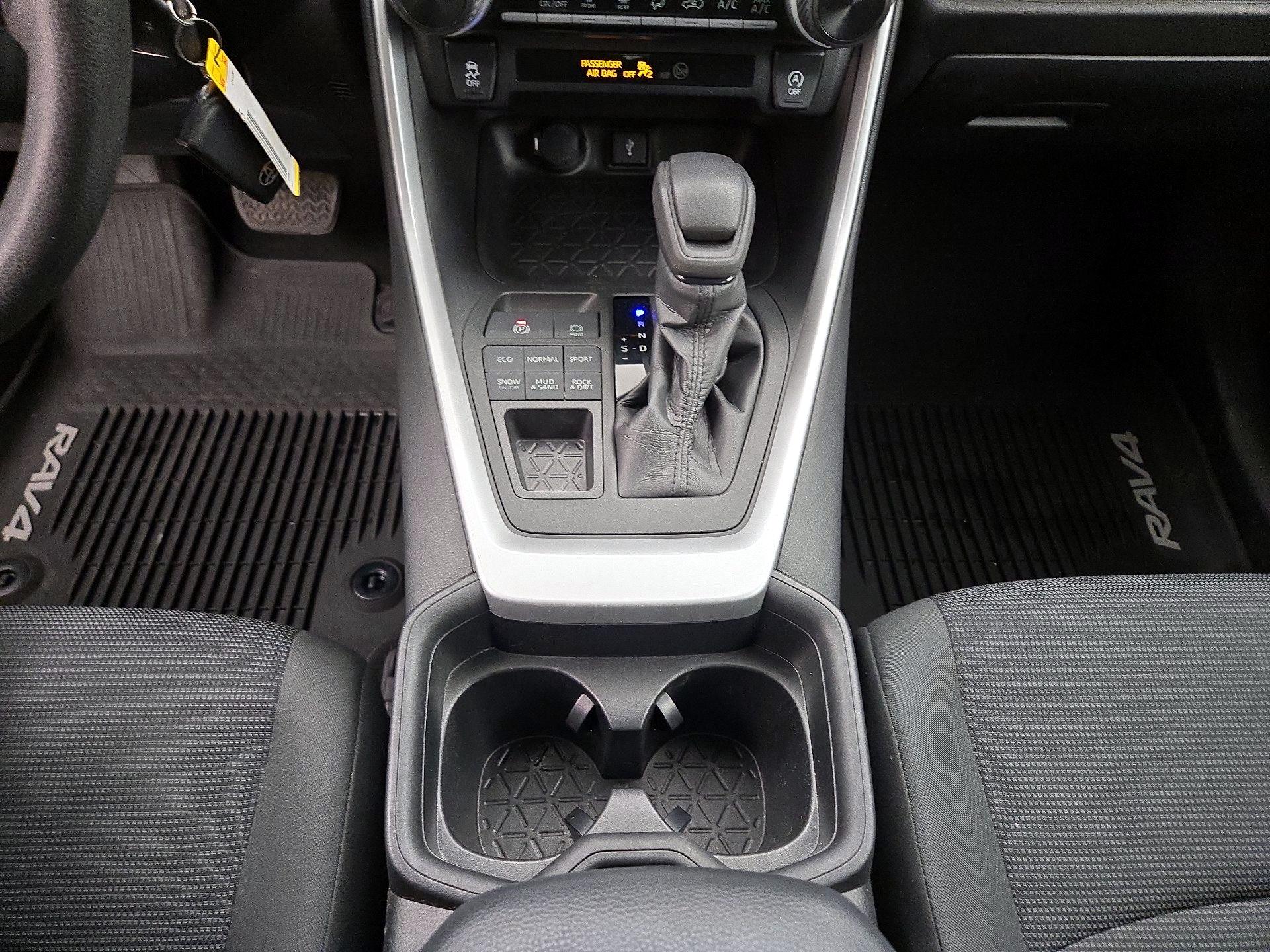 Thumbnail: 2021 Toyota RAV4 - 17