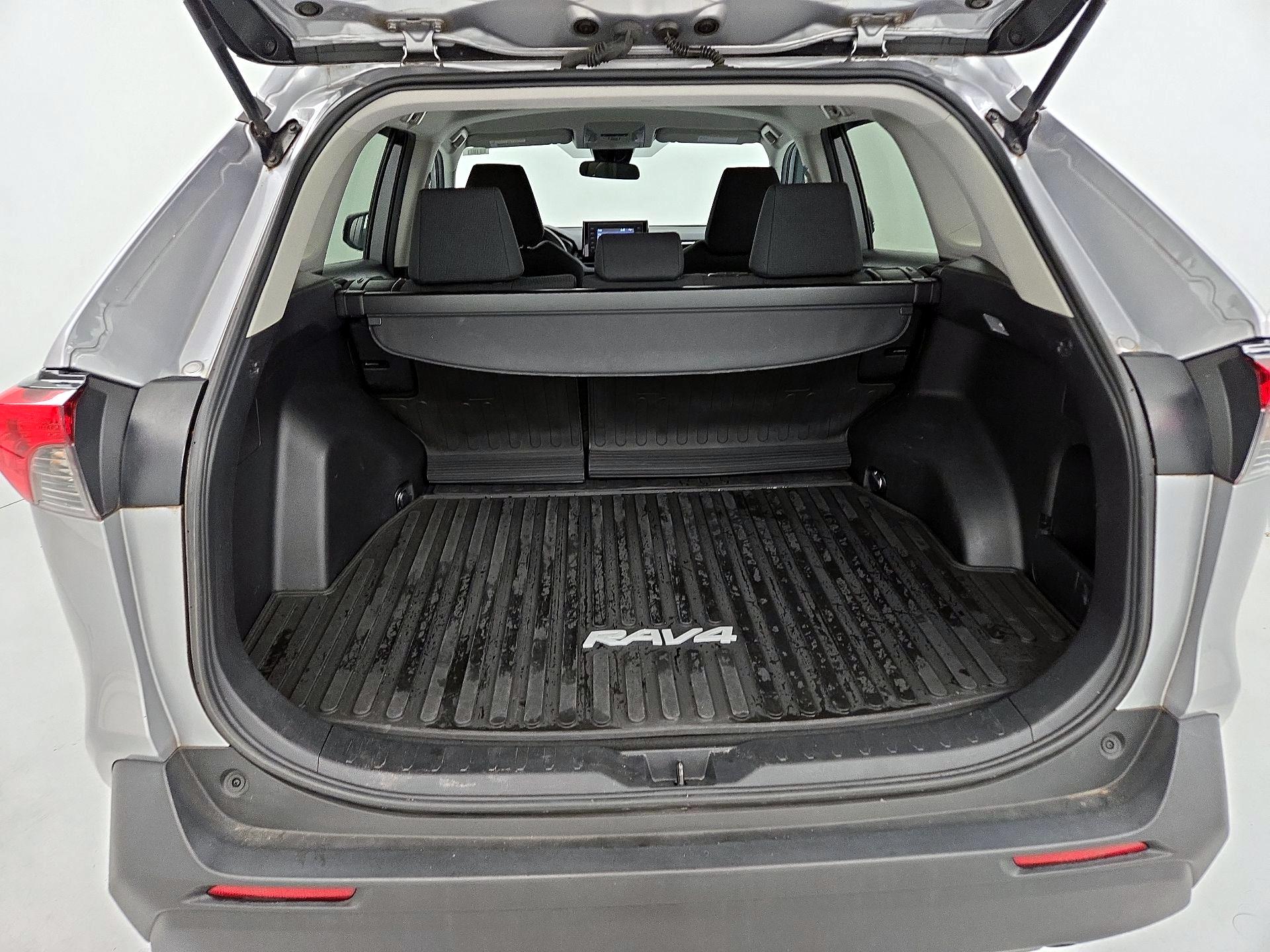 Thumbnail: 2021 Toyota RAV4 - 20