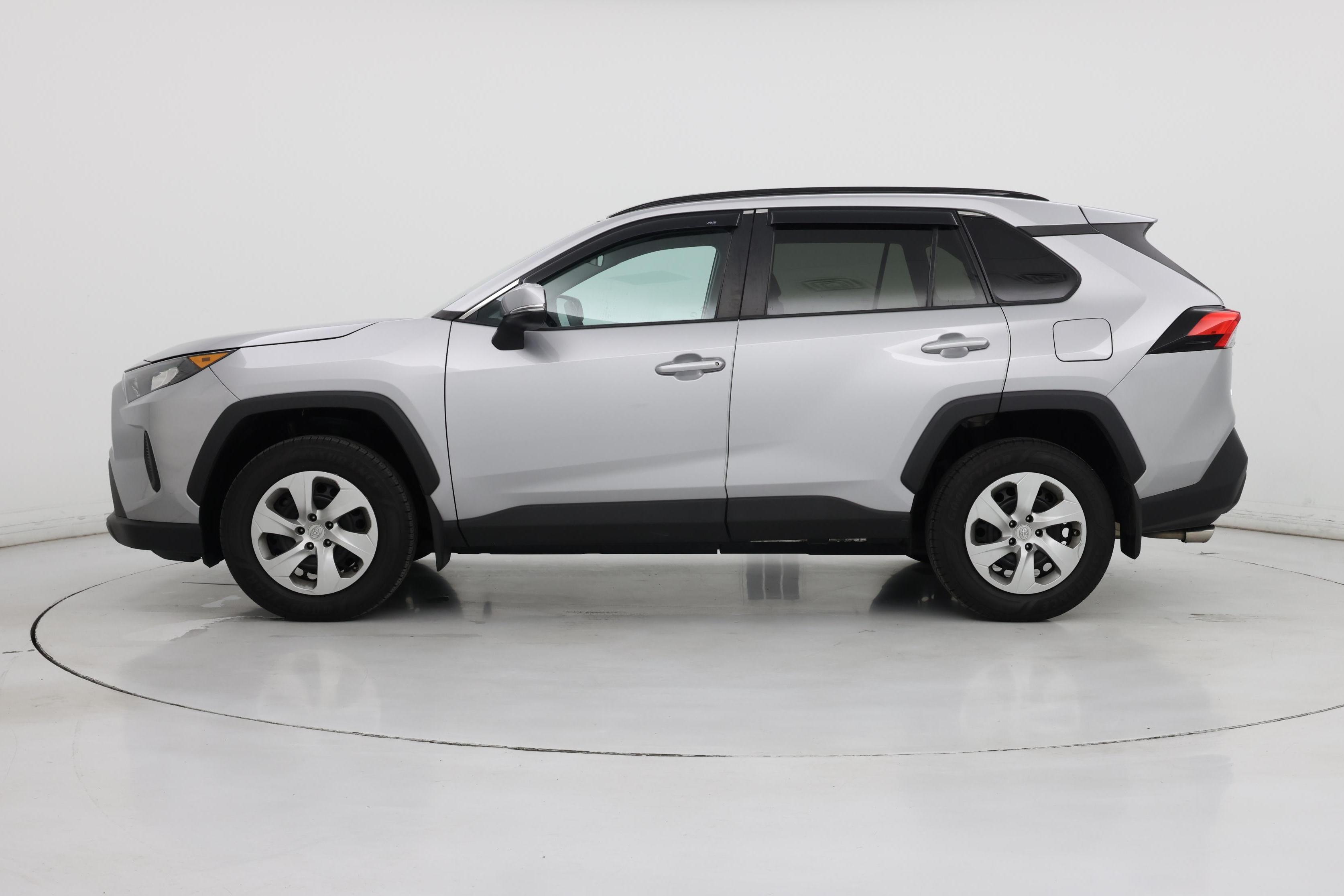 Thumbnail: 2021 Toyota RAV4 - 3
