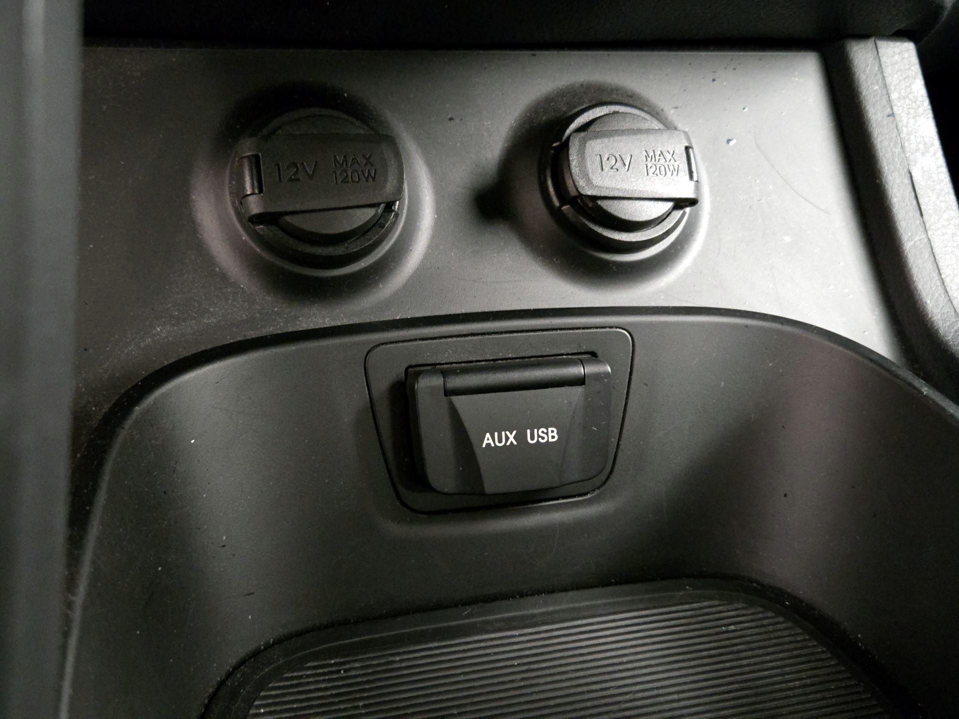 Thumbnail: 2015 Hyundai Santa Fe - 19