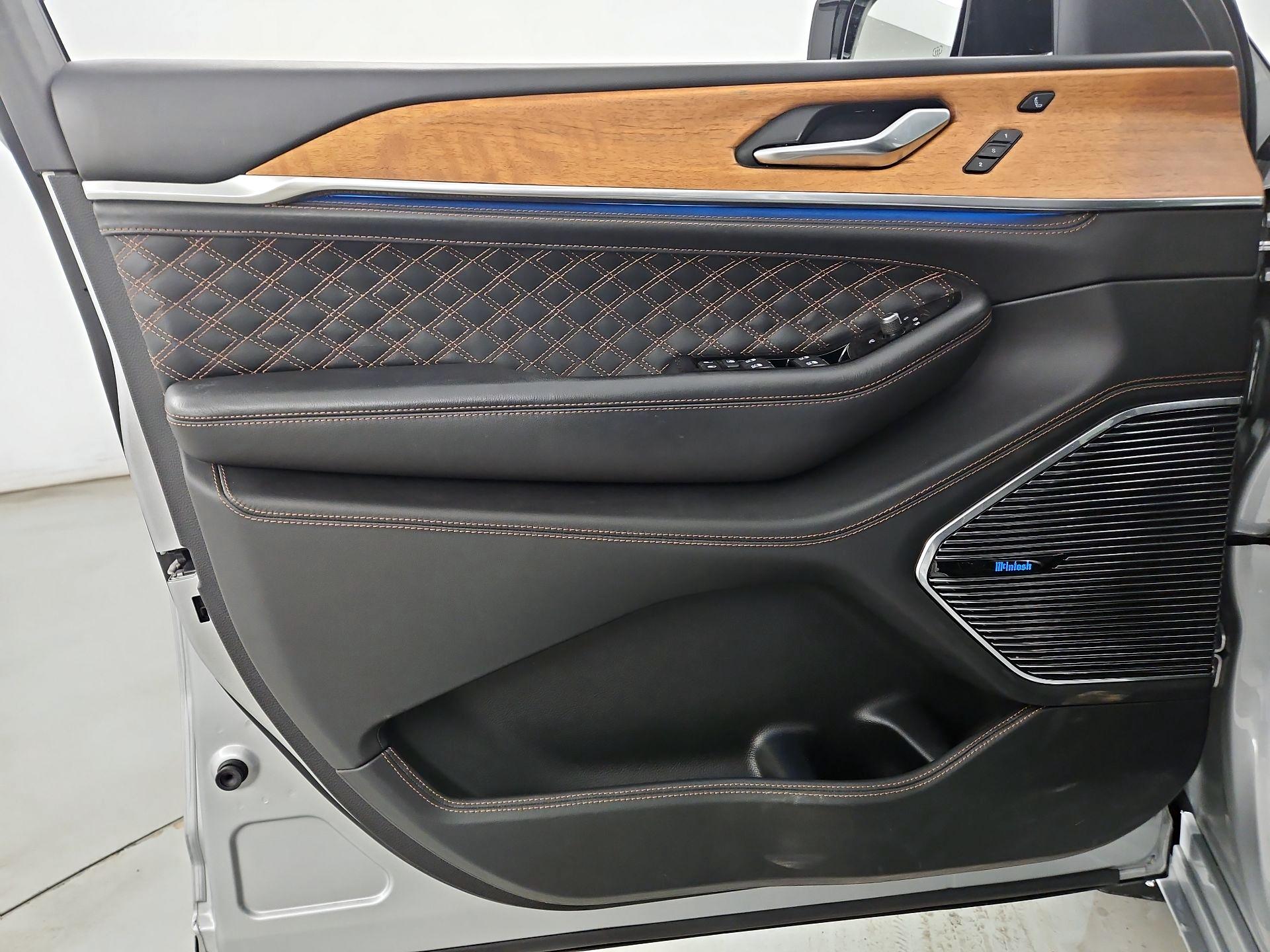 Thumbnail: 2023 Jeep Grand Cherokee L - 12