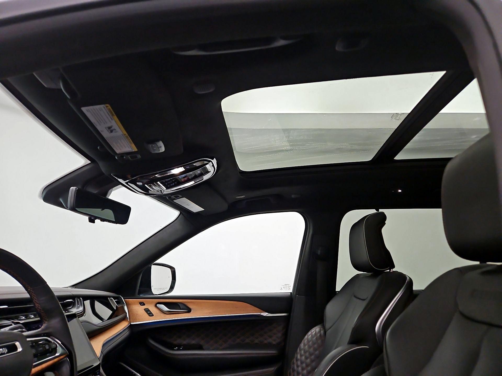 Thumbnail: 2023 Jeep Grand Cherokee L - 20