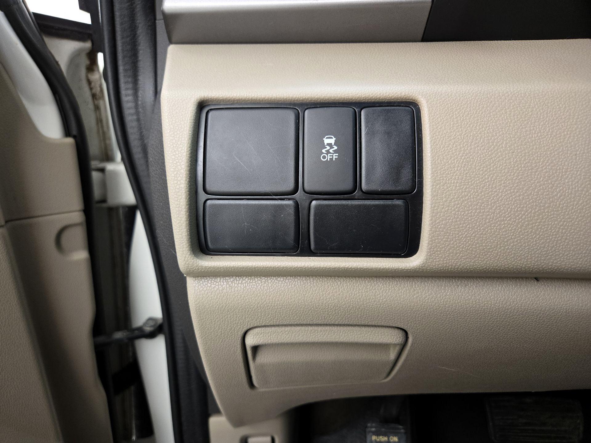 Thumbnail: 2016 Honda Odyssey - 13