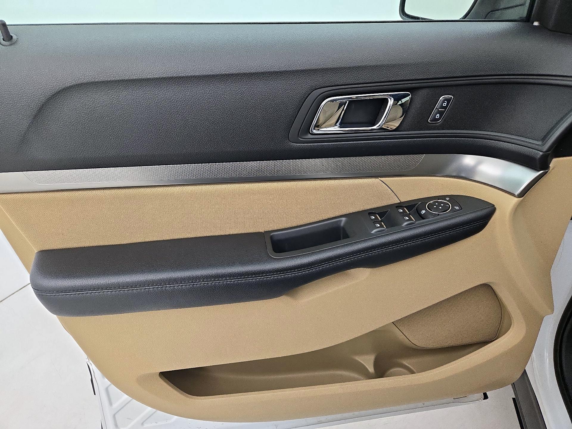 Thumbnail: 2017 Ford Explorer - 12