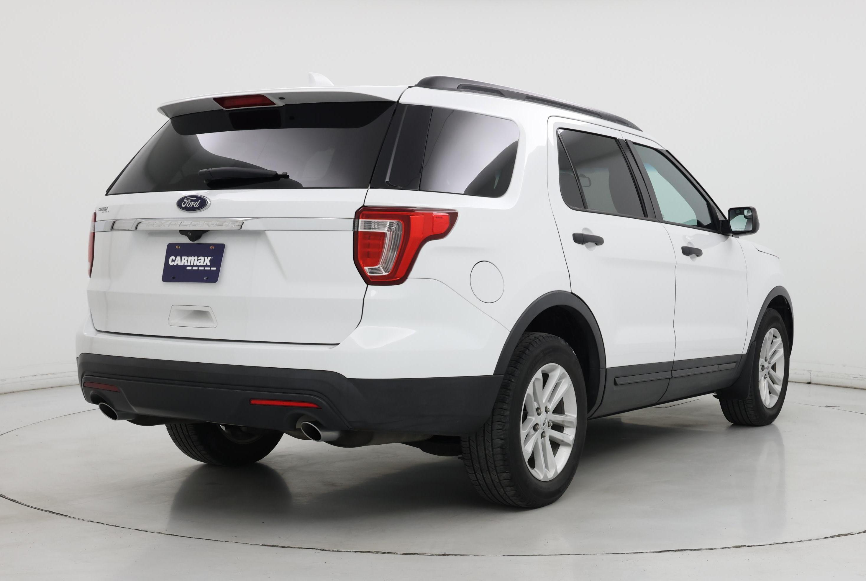 Thumbnail: 2017 Ford Explorer - 8