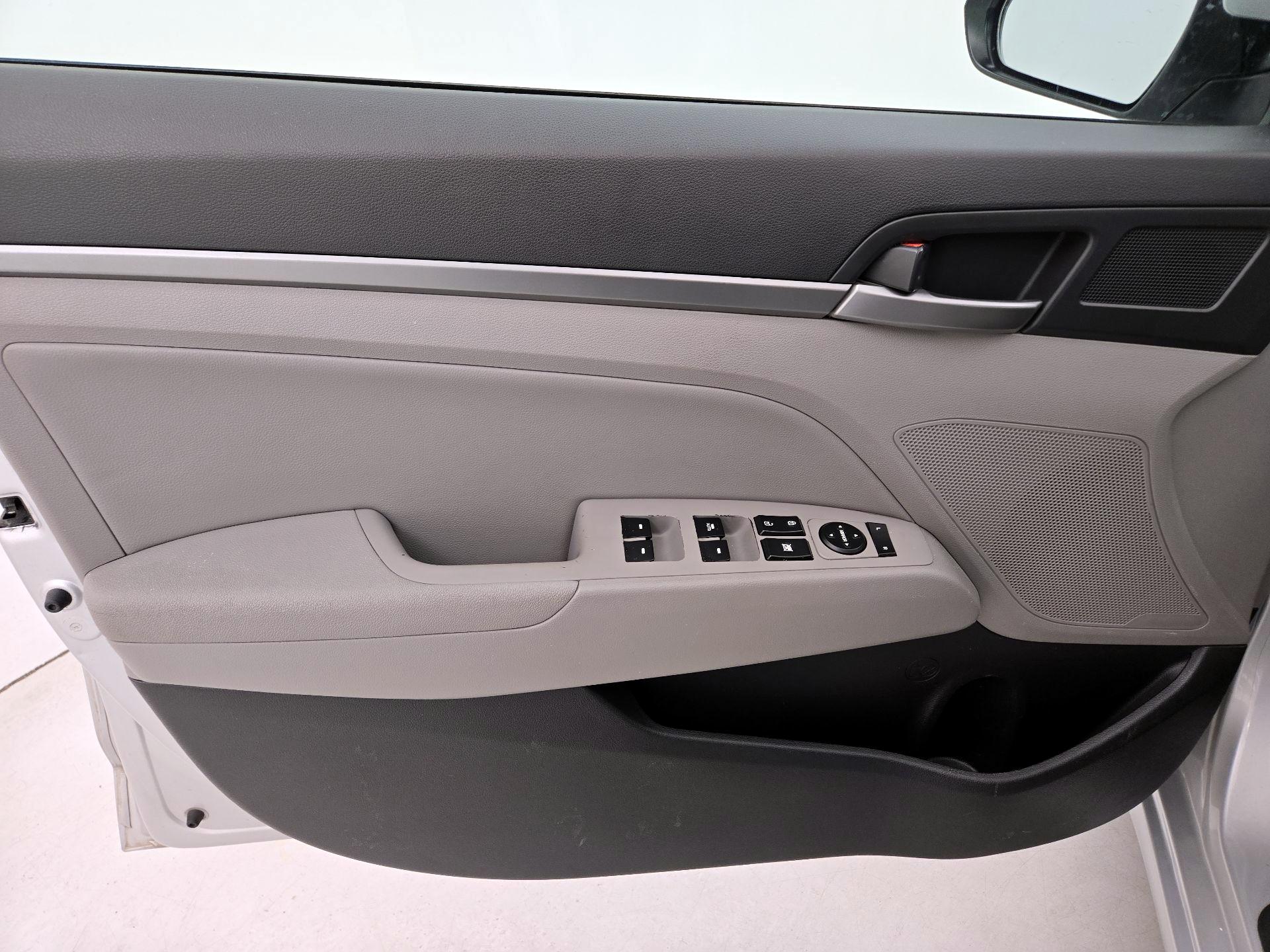 Thumbnail: 2017 Hyundai Elantra - 12