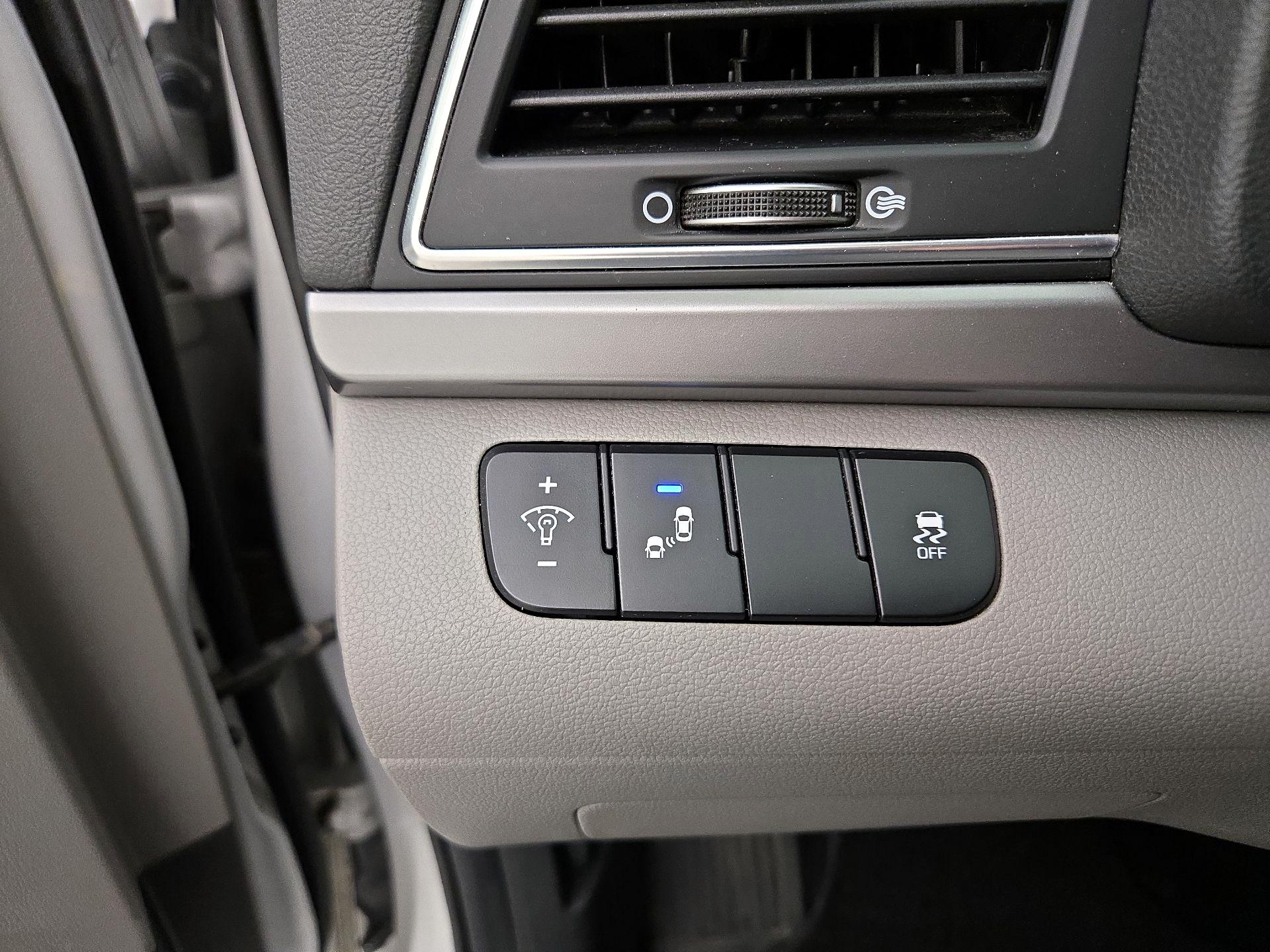 Thumbnail: 2017 Hyundai Elantra - 13