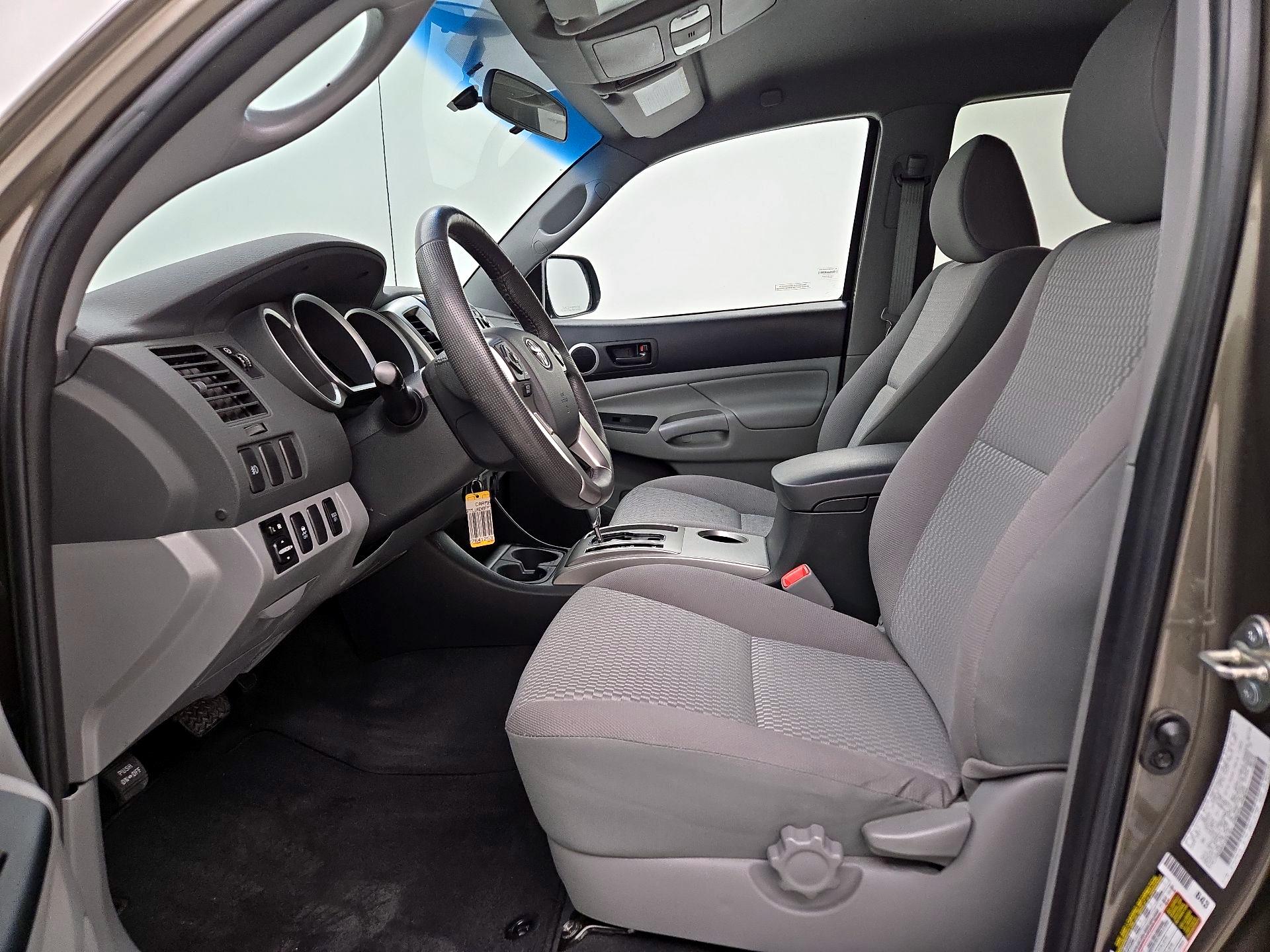 Thumbnail: 2015 Toyota Tacoma - 11