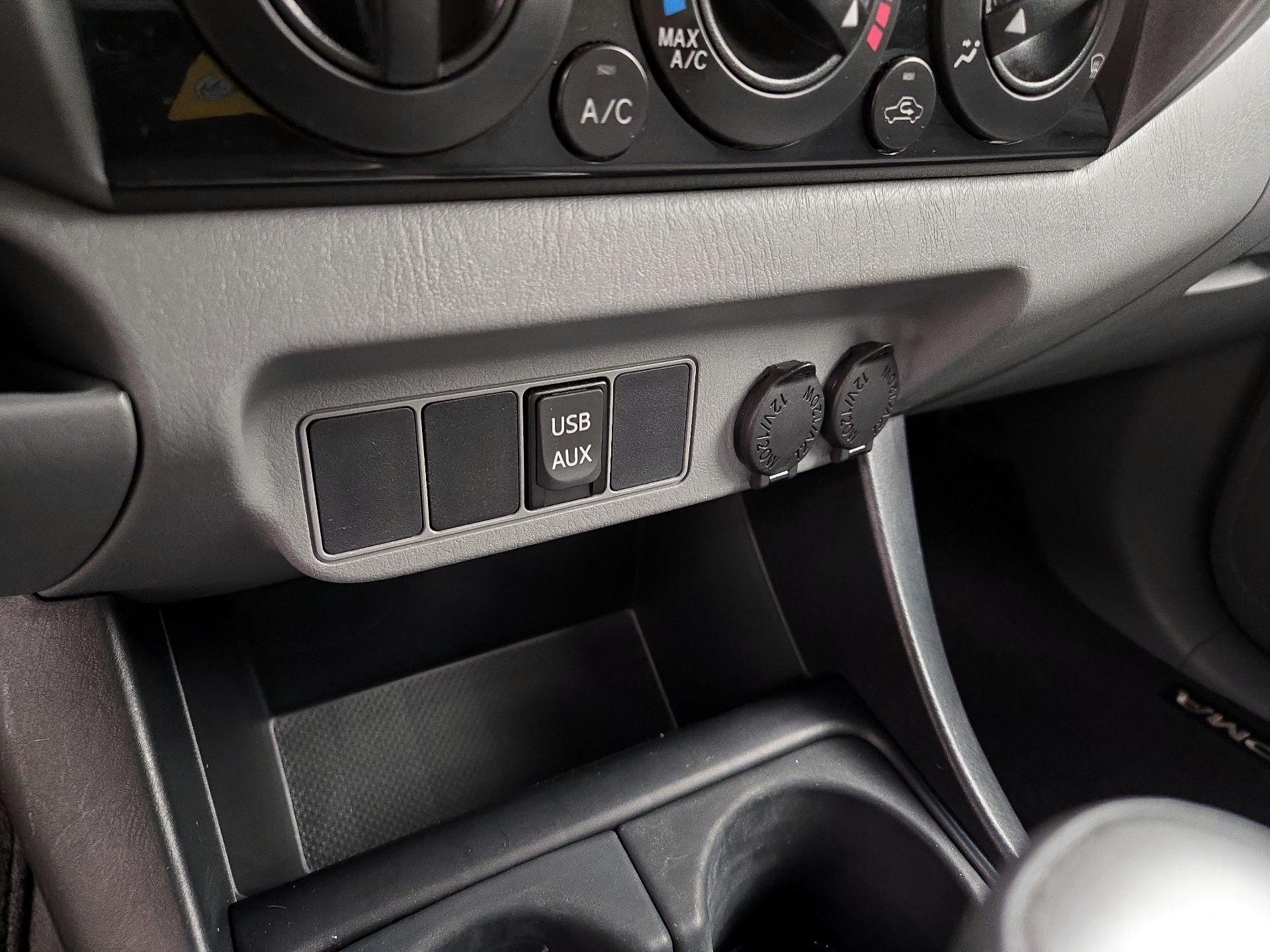 Thumbnail: 2015 Toyota Tacoma - 18