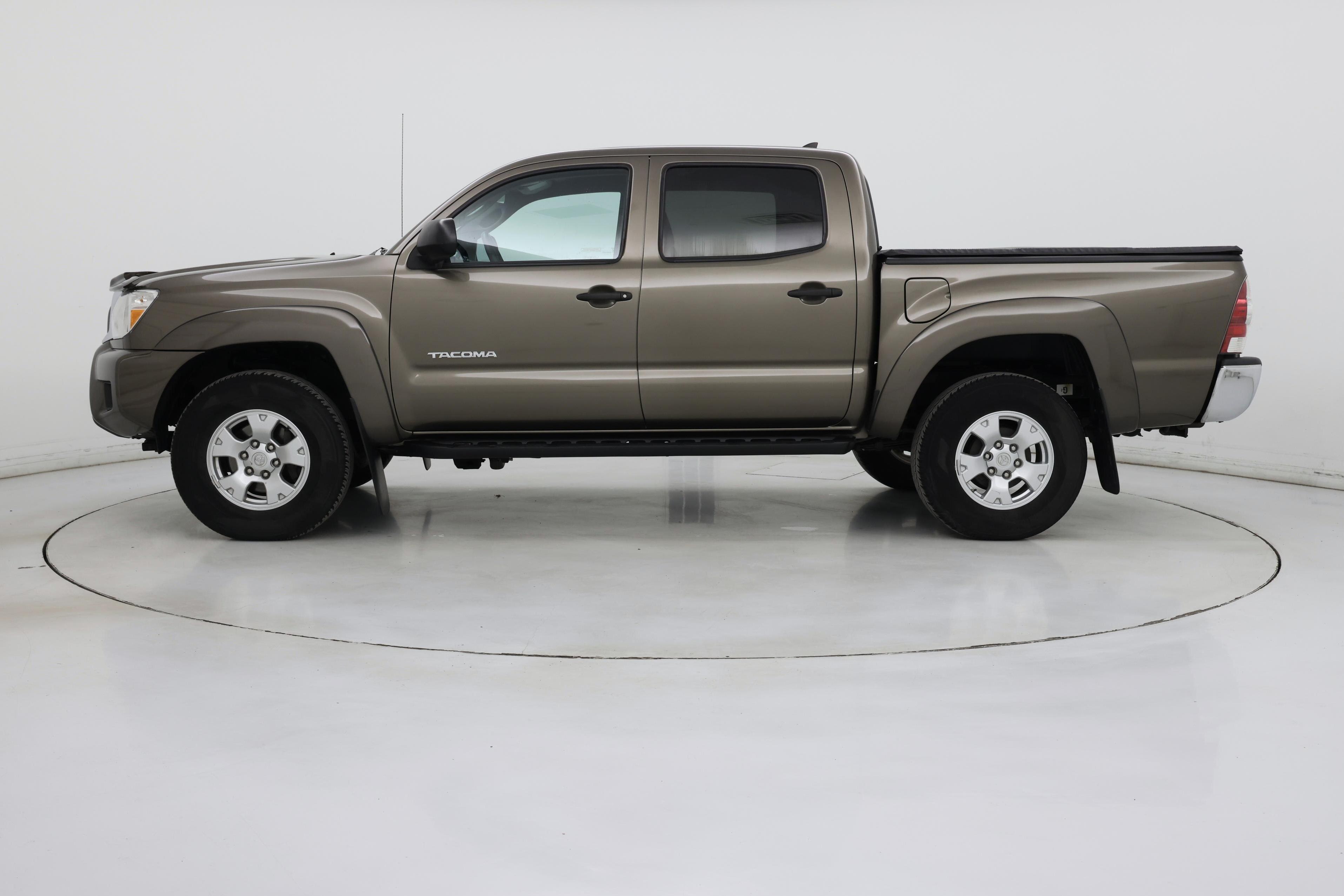 Thumbnail: 2015 Toyota Tacoma - 3