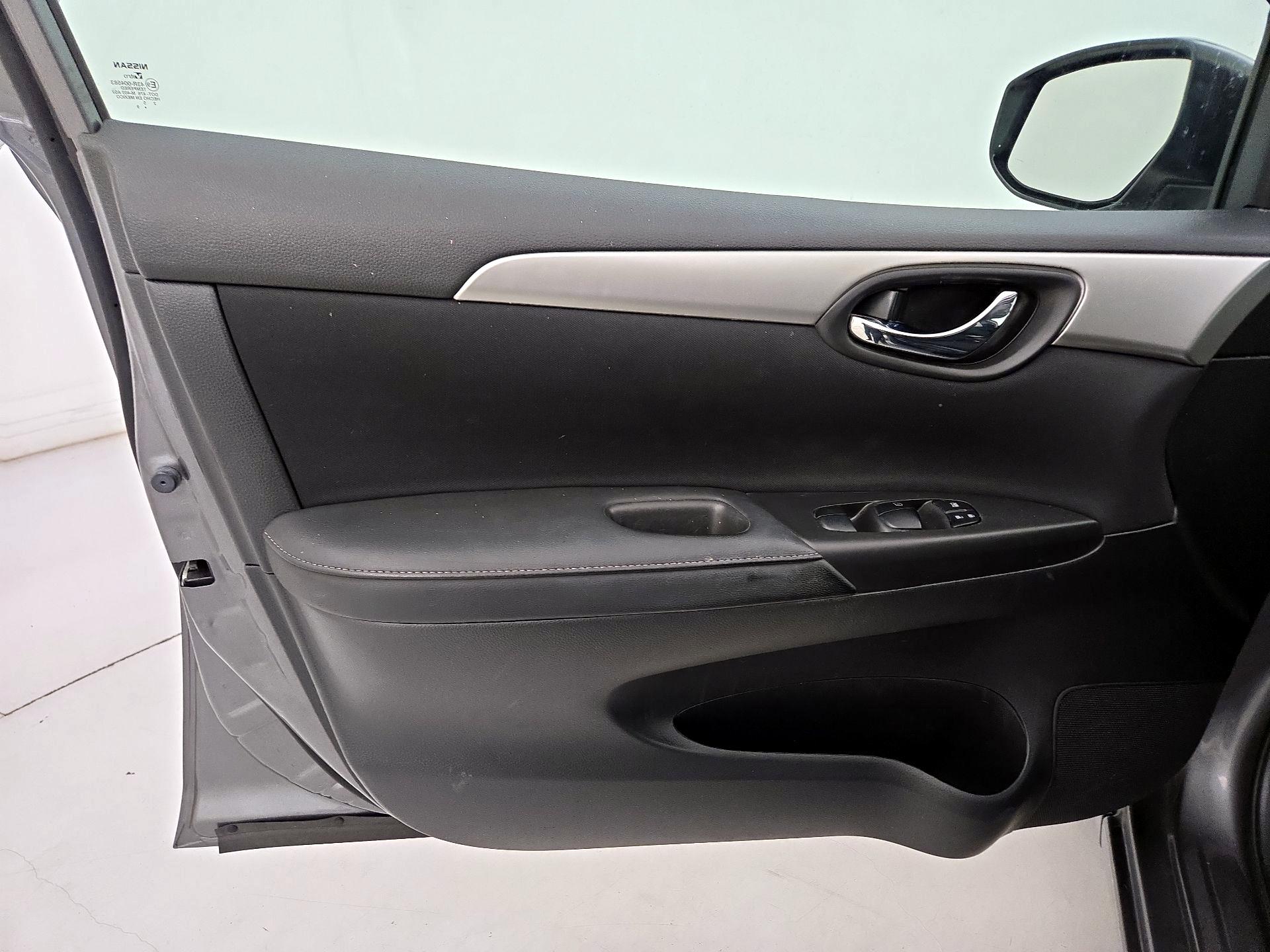 Thumbnail: 2019 Nissan Sentra - 12