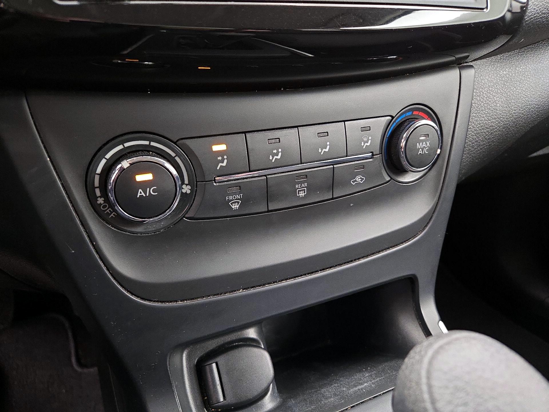 Thumbnail: 2019 Nissan Sentra - 16