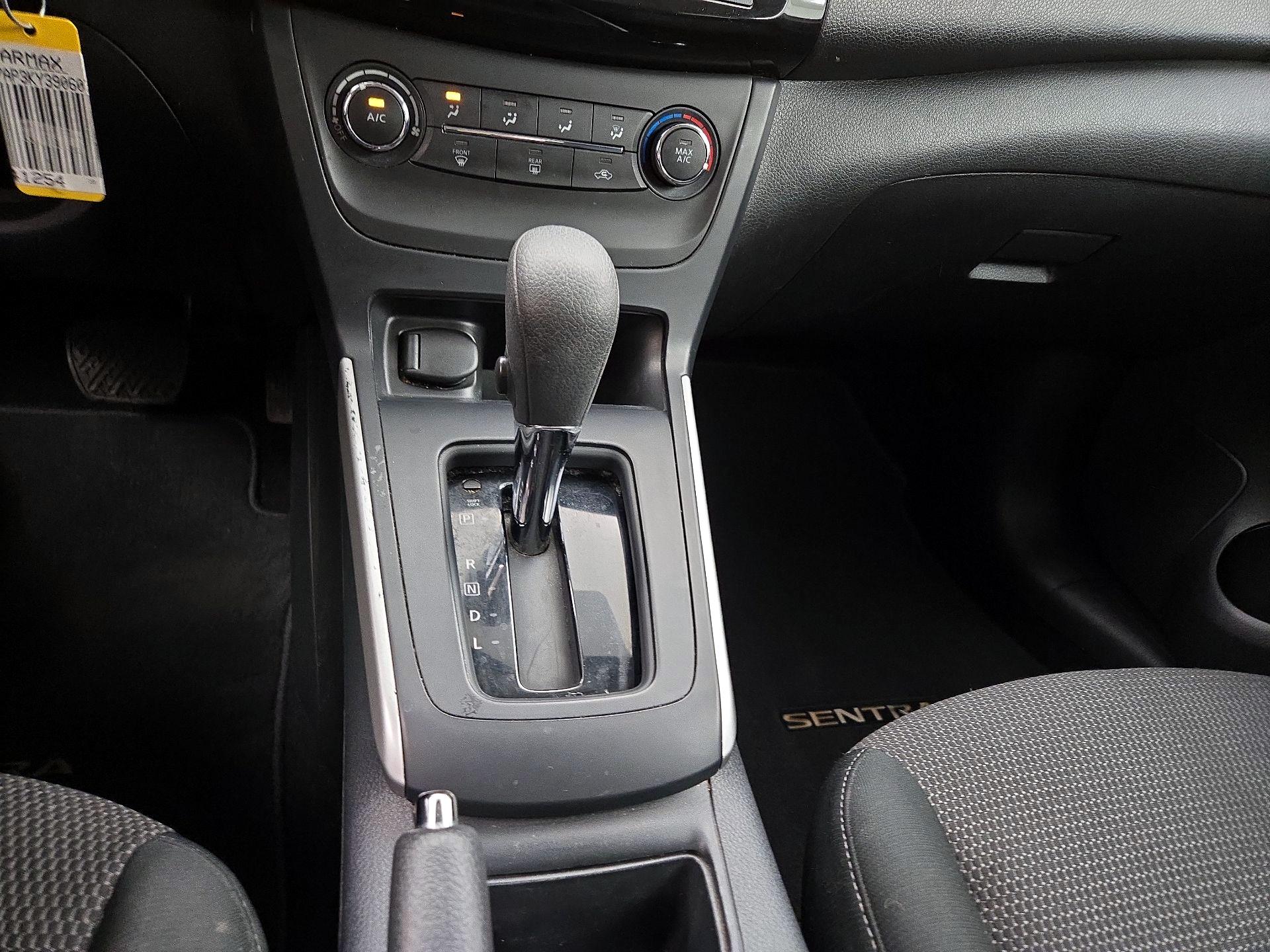 Thumbnail: 2019 Nissan Sentra - 17