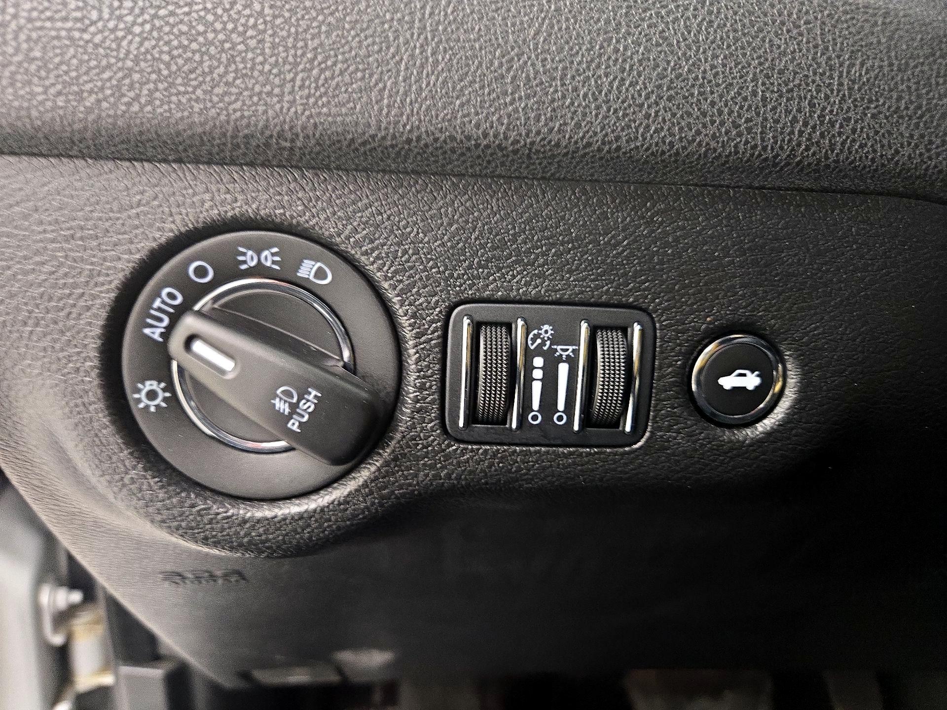 Thumbnail: 2023 Chrysler 300 - 13