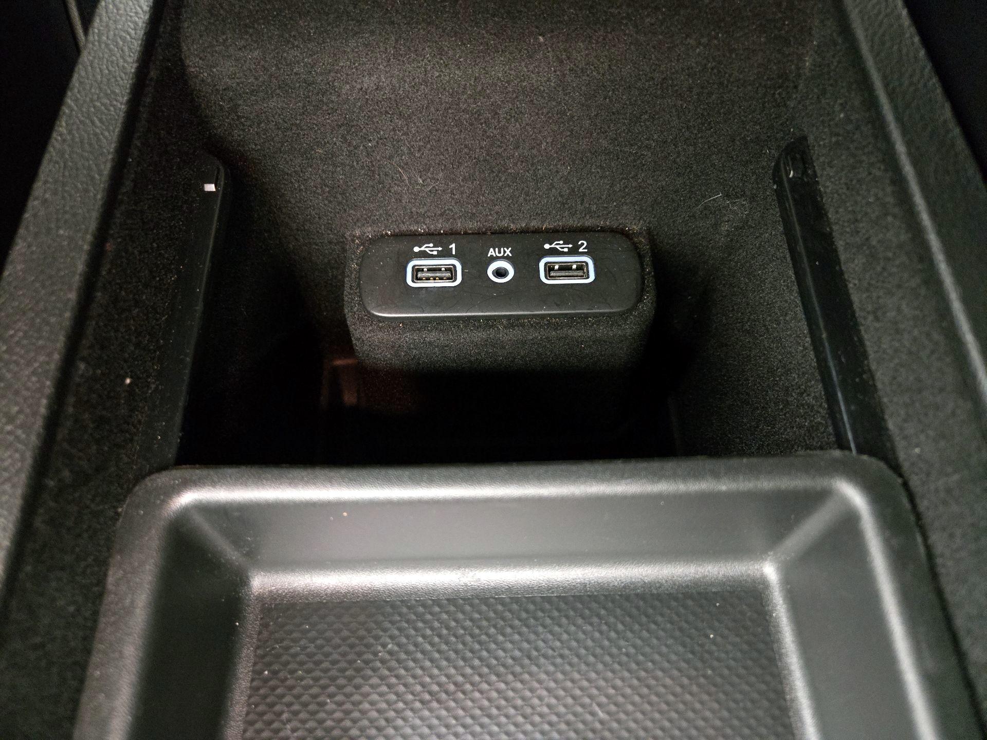 Thumbnail: 2023 Chrysler 300 - 19