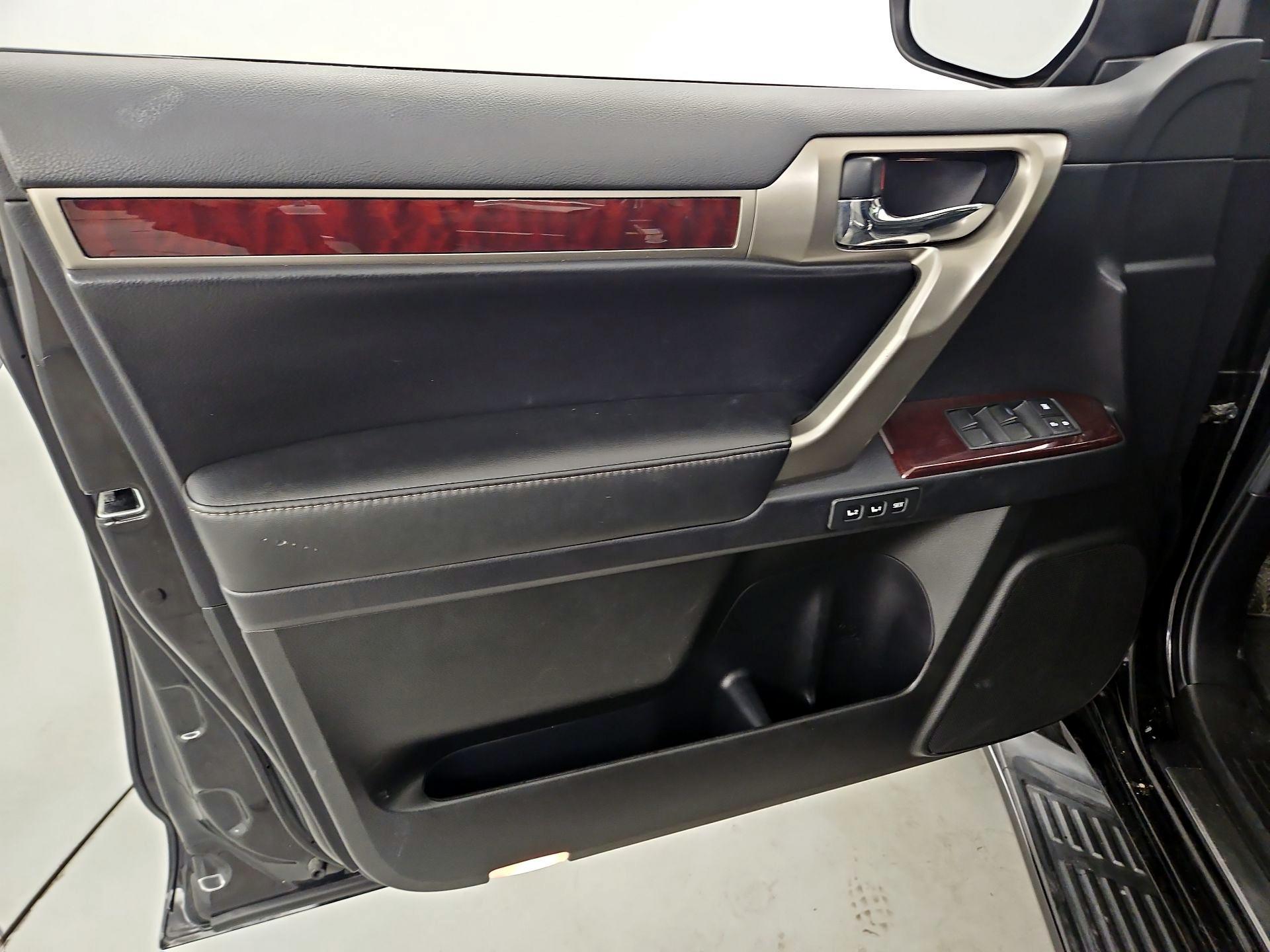 Thumbnail: 2017 Lexus GX - 12