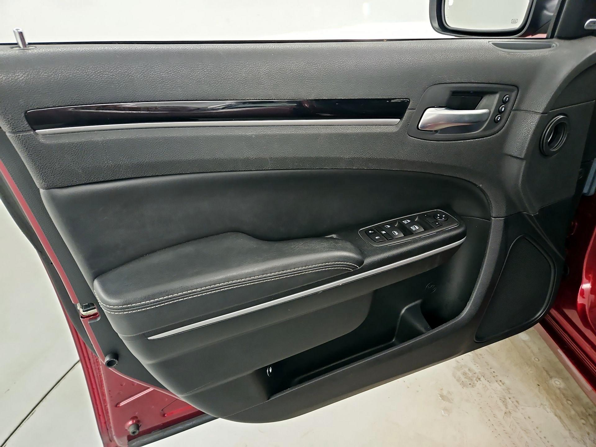 Thumbnail: 2023 Chrysler 300 - 12