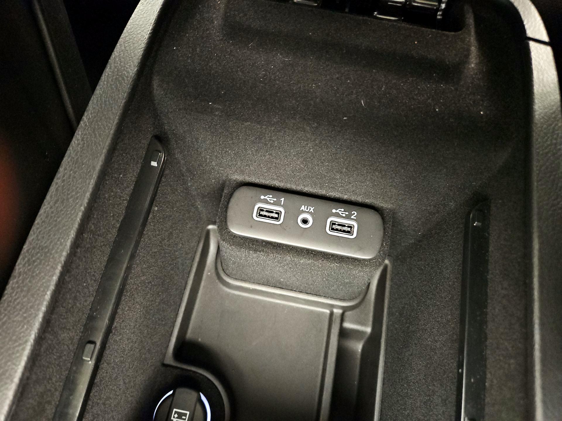 Thumbnail: 2023 Chrysler 300 - 19