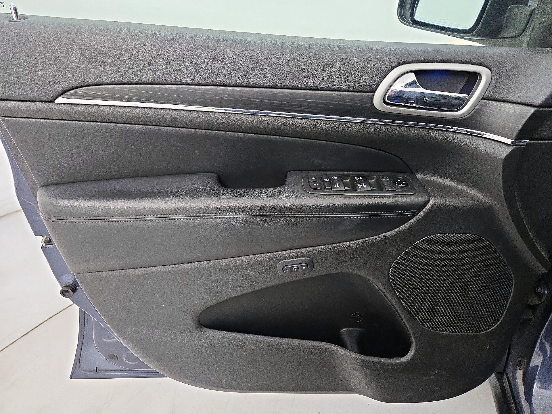 Thumbnail: 2019 Jeep Grand Cherokee - 12