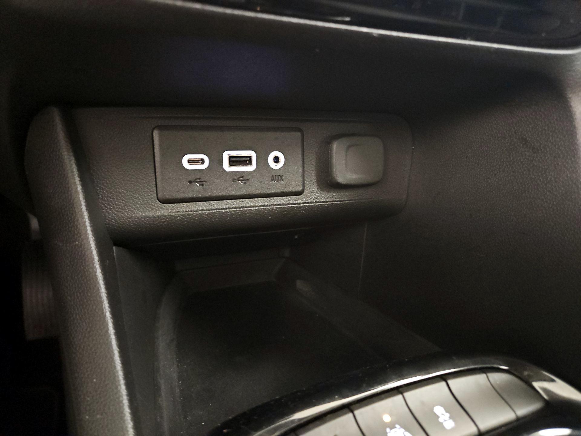 Thumbnail: 2021 Buick Encore GX - 18