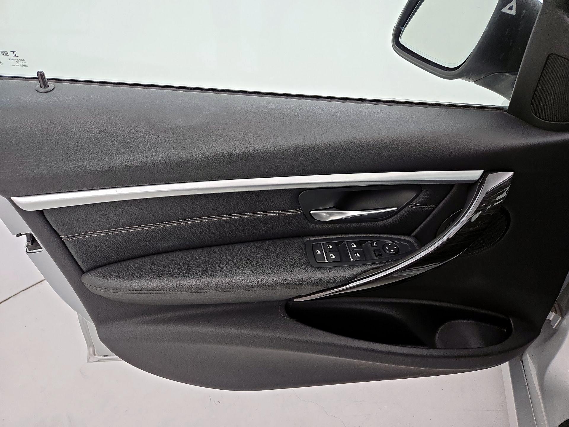 Thumbnail: 2018 BMW 3 Series - 12