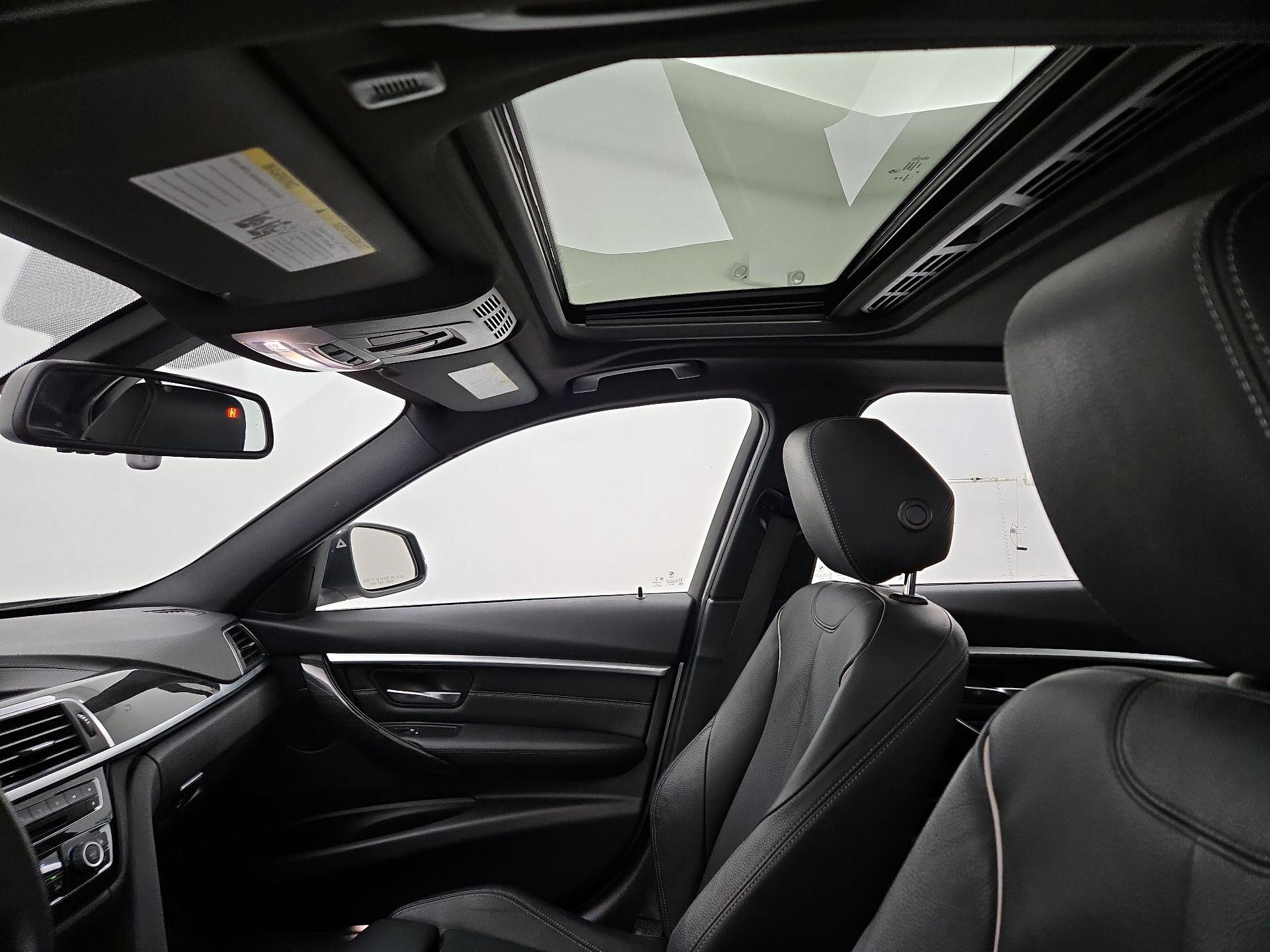 Thumbnail: 2018 BMW 3 Series - 20