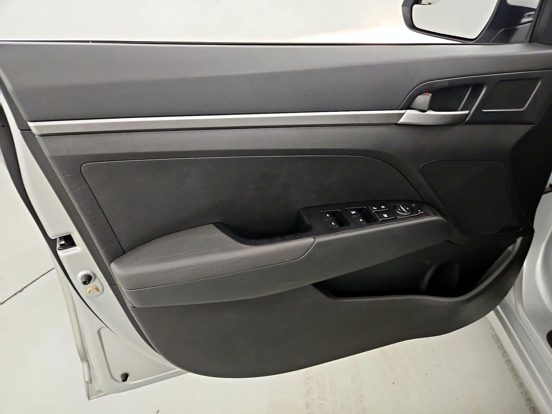 Thumbnail: 2019 Hyundai Elantra - 12