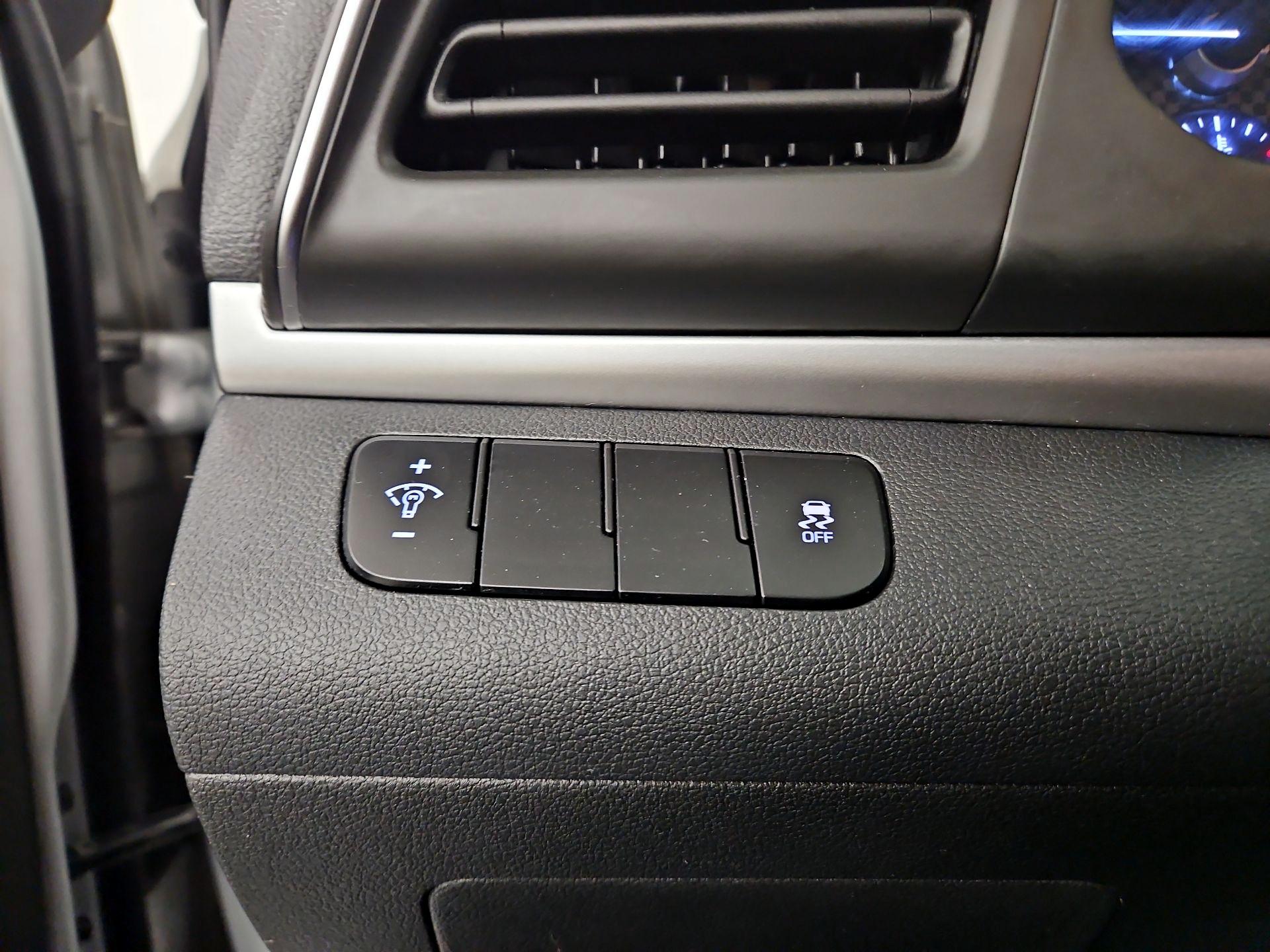 Thumbnail: 2019 Hyundai Elantra - 13