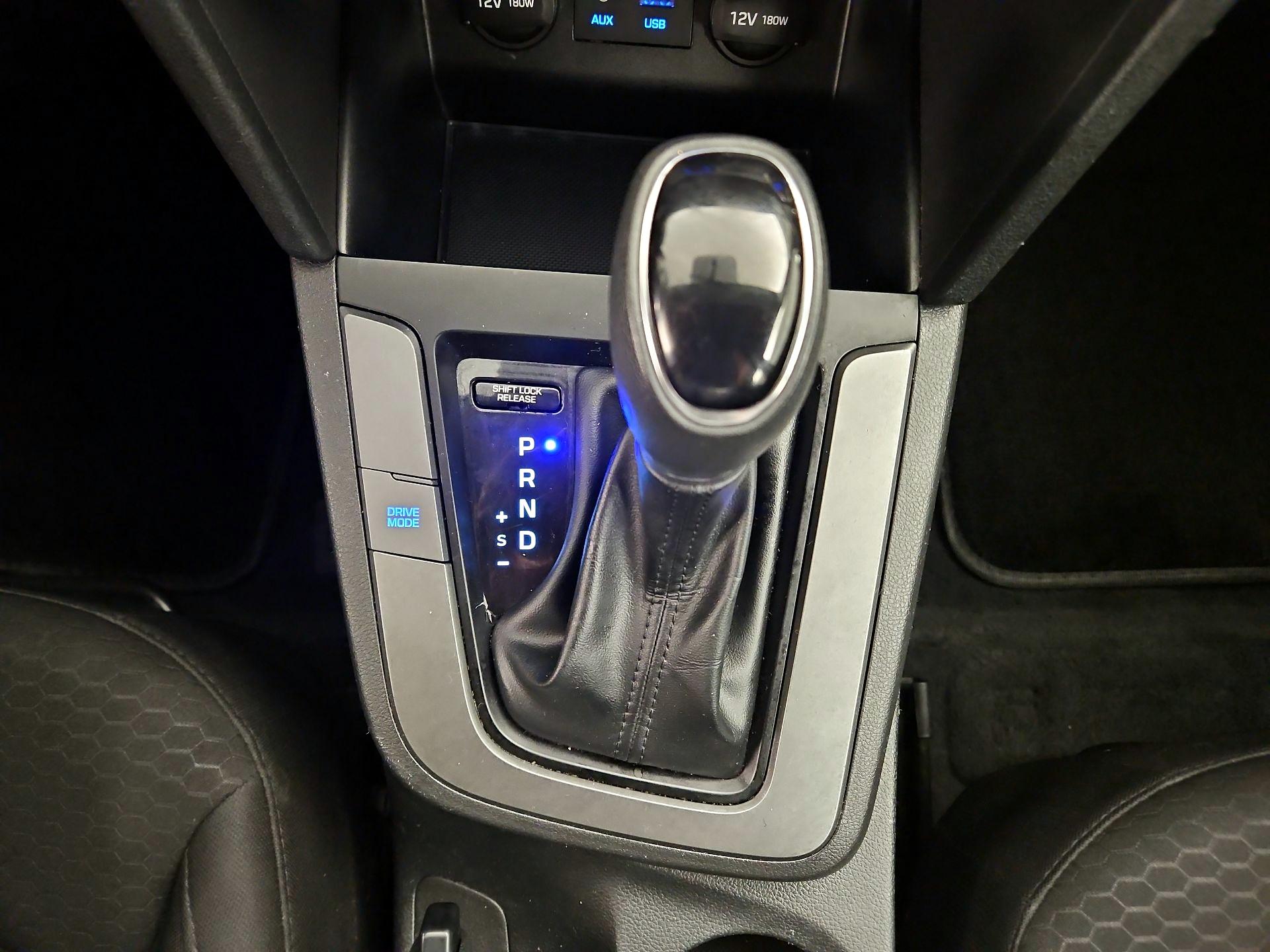 Thumbnail: 2019 Hyundai Elantra - 17