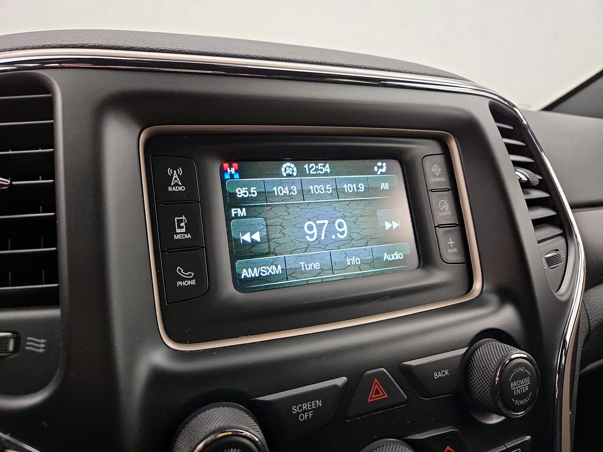 Thumbnail: 2015 Jeep Grand Cherokee - 14