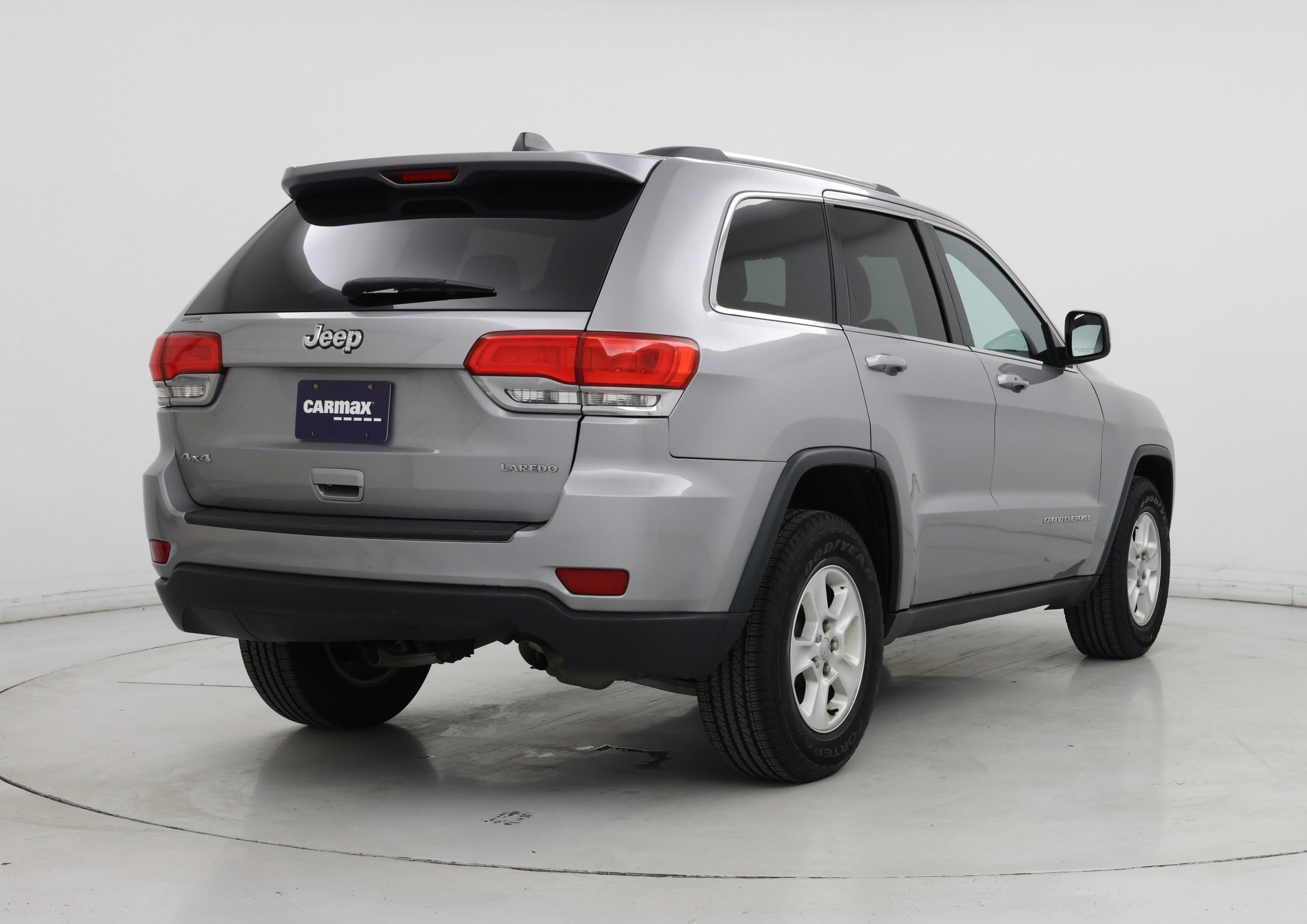 Thumbnail: 2015 Jeep Grand Cherokee - 8