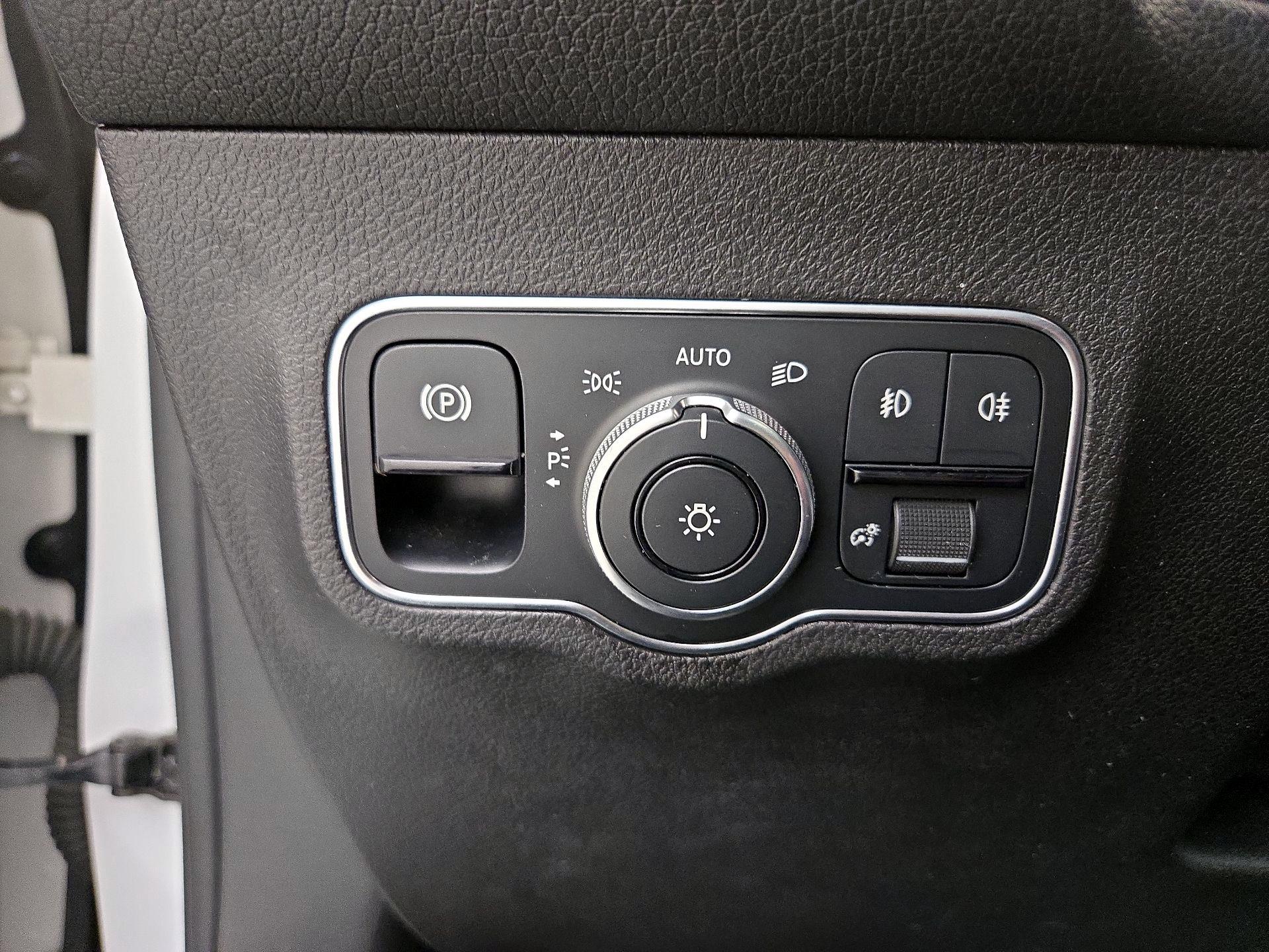 Thumbnail: 2020 Mercedes-Benz GLB - 13