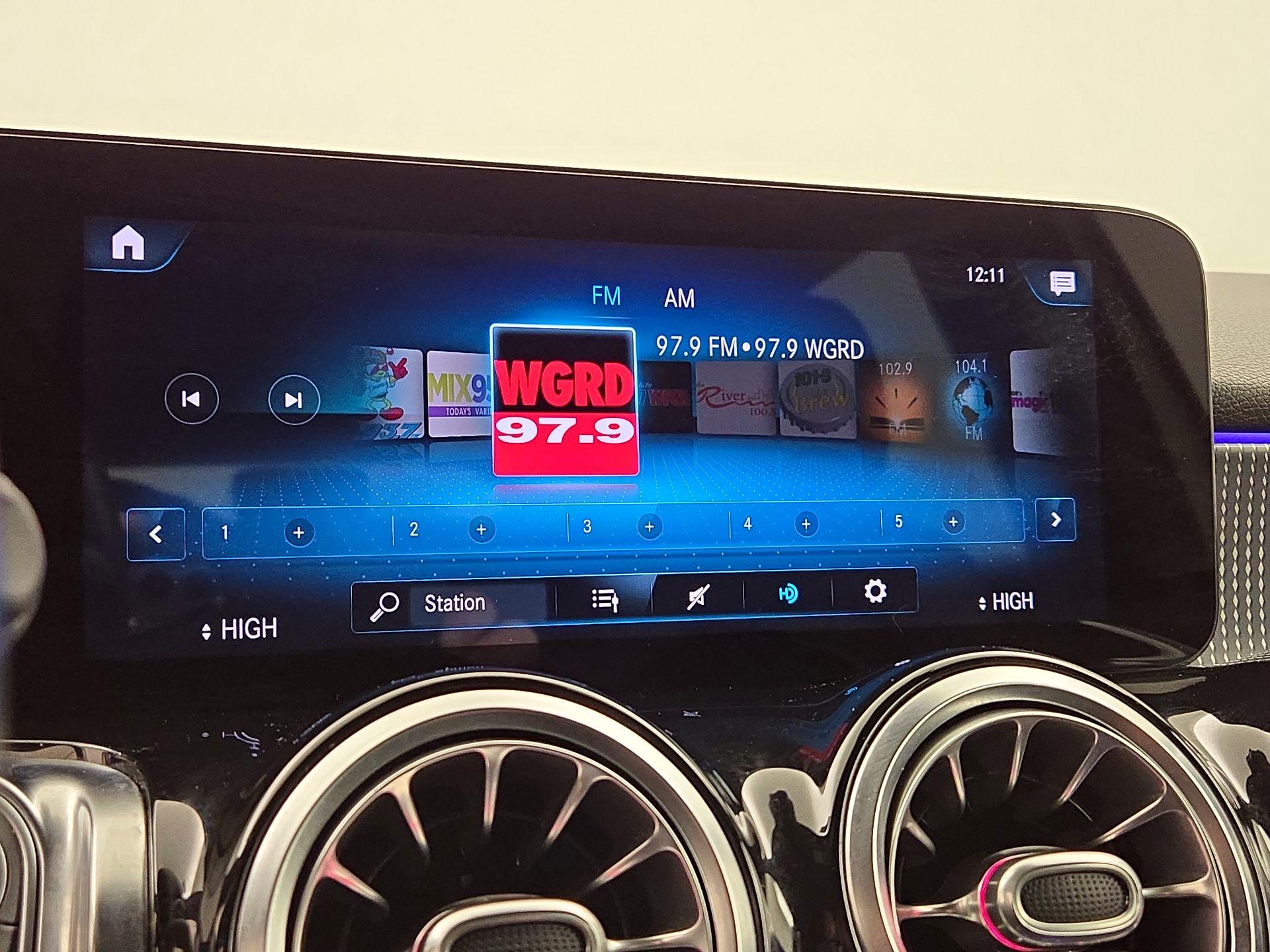 Thumbnail: 2020 Mercedes-Benz GLB - 16